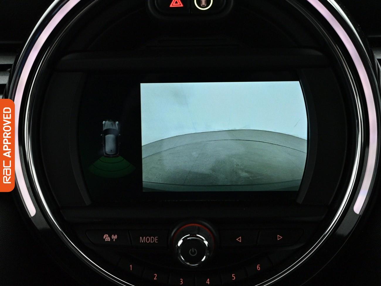Mini Hatch view 16