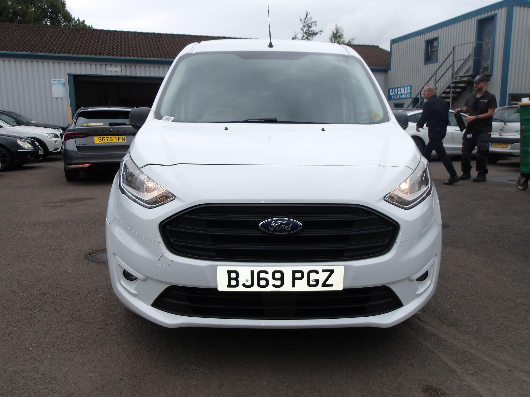 Ford Transit Connect view 3