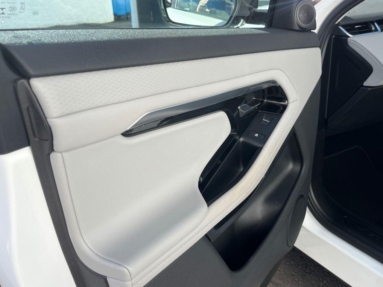 Land Rover Range Rover Evoque view 31