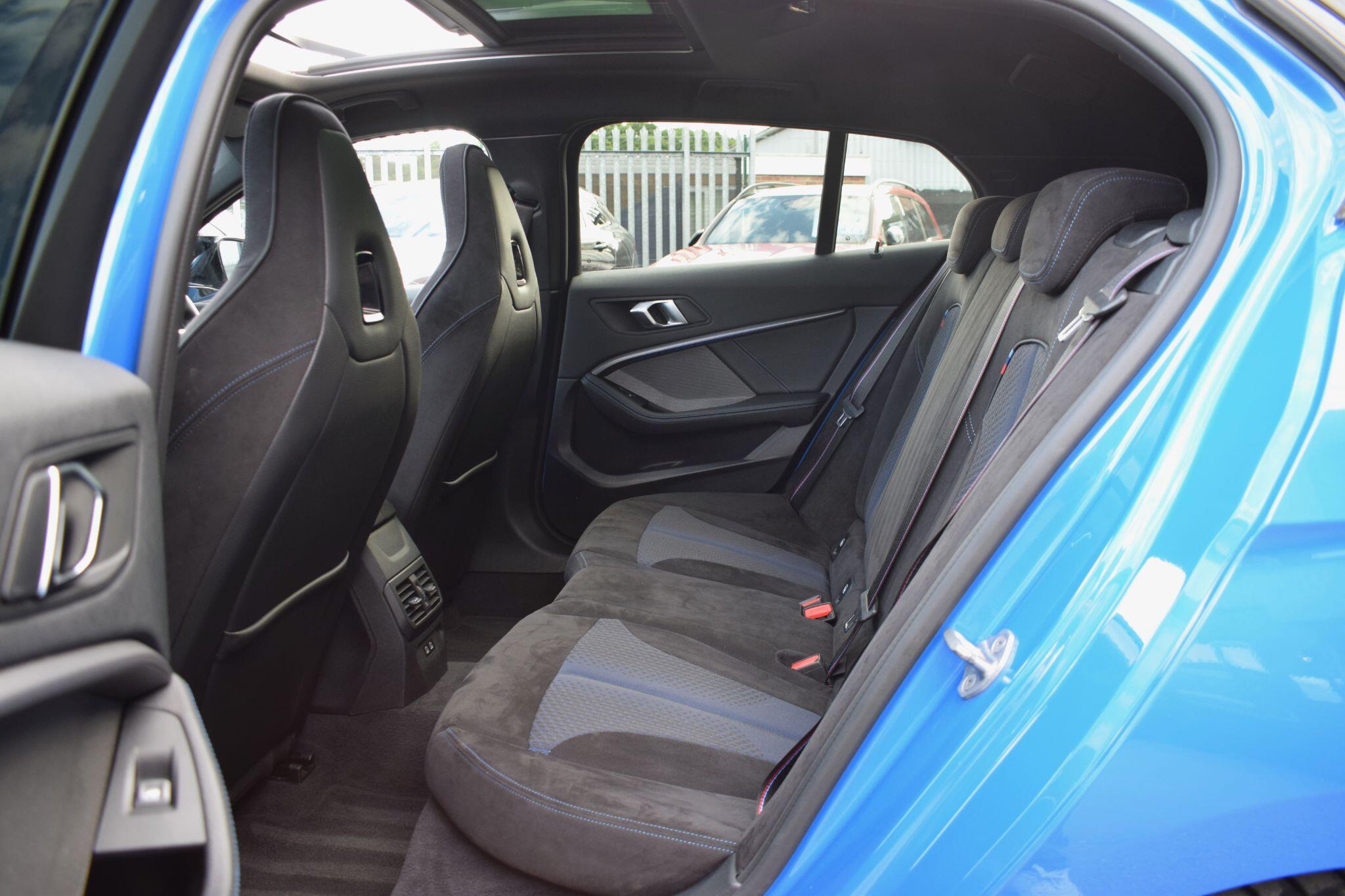 BMW 1 Series view 24