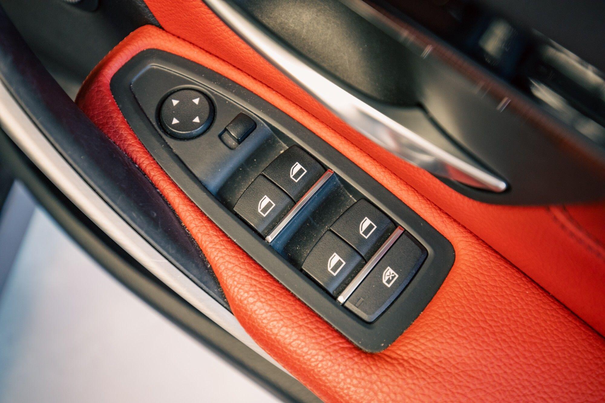 BMW 3 Series view 10