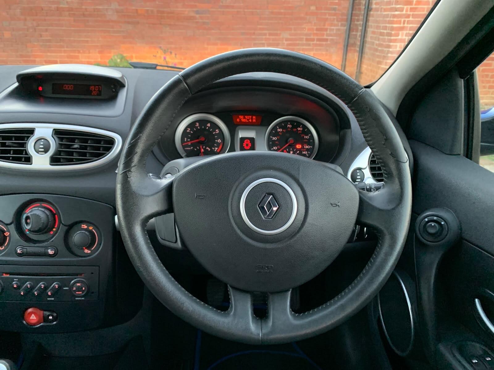 Renault Clio - Image 16