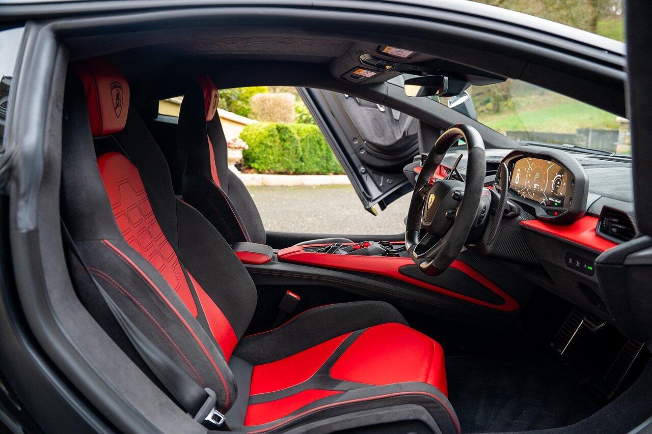 Lamborghini Revuelto view 64