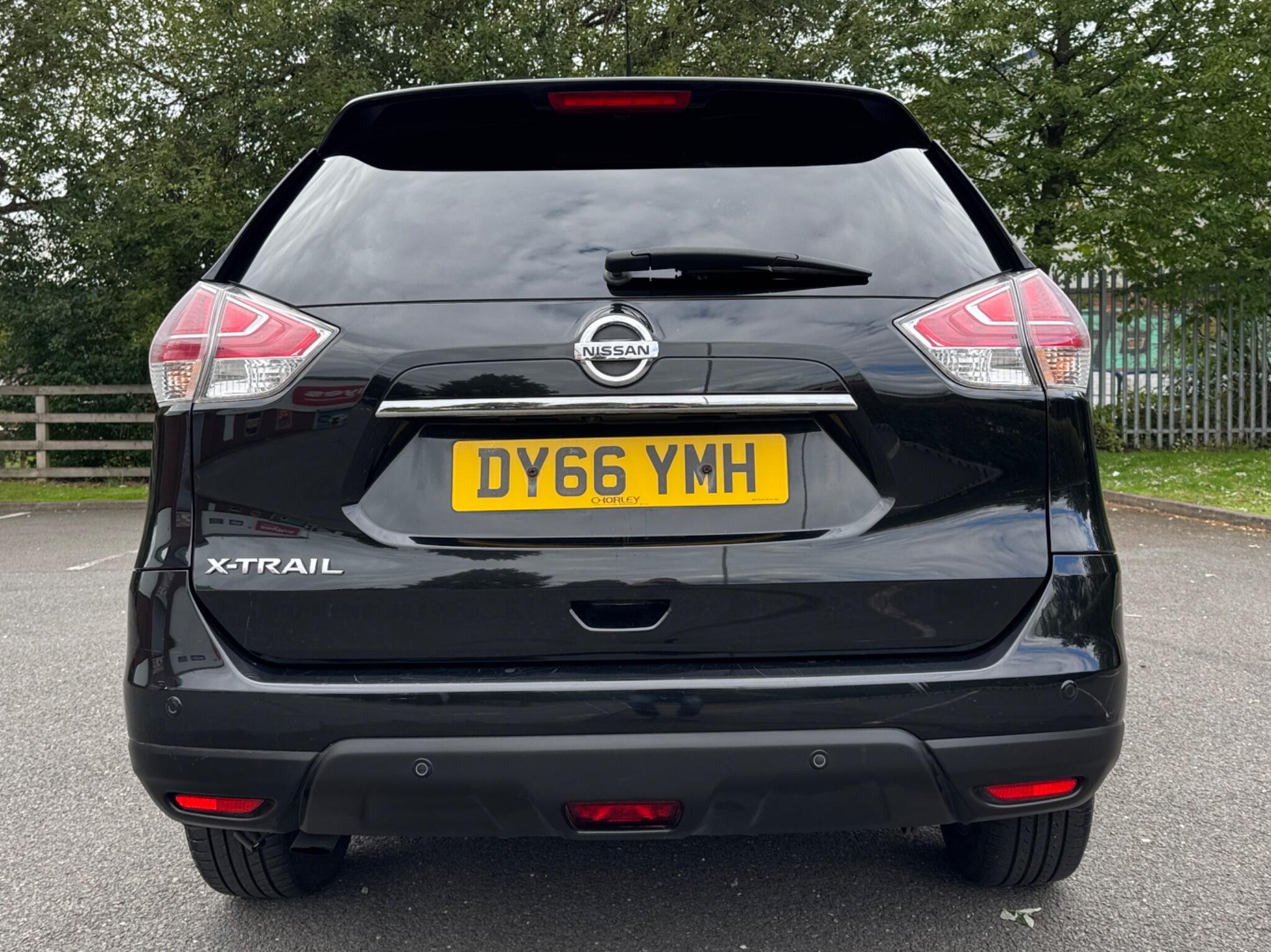 Nissan X-Trail view 7