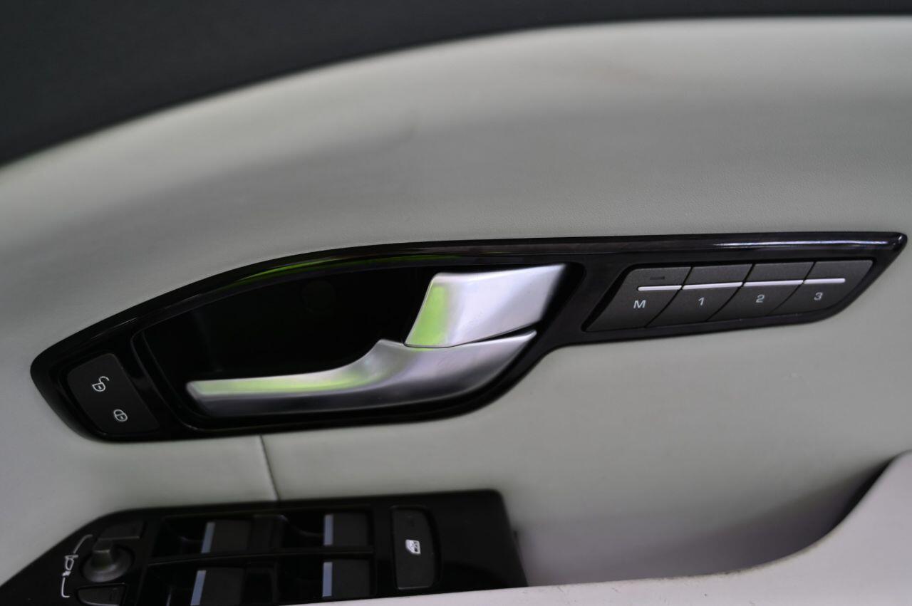 Land Rover Range Rover Evoque view 32