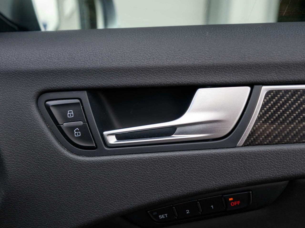 Audi RS4 view 21
