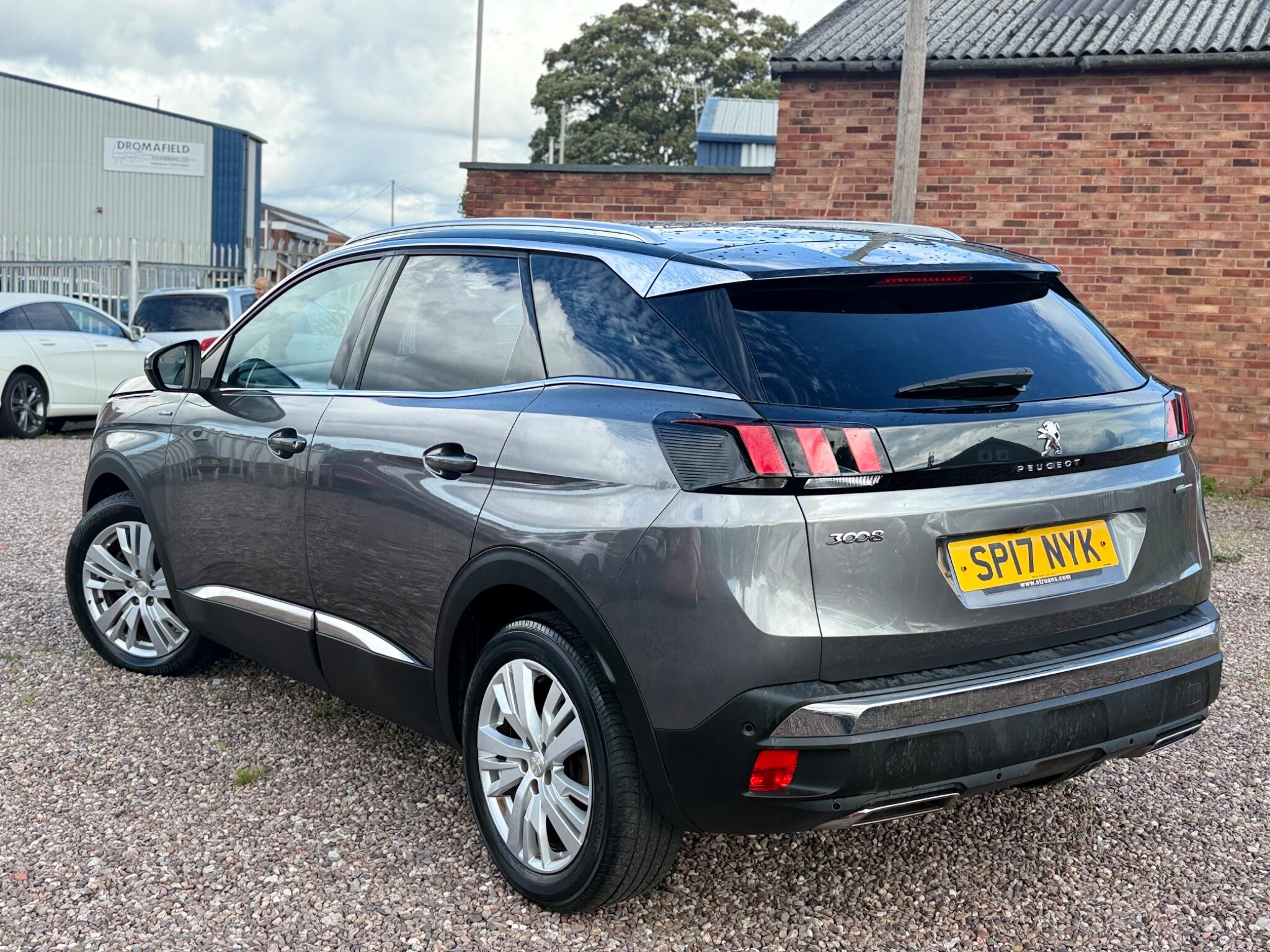 Peugeot 3008 view 3