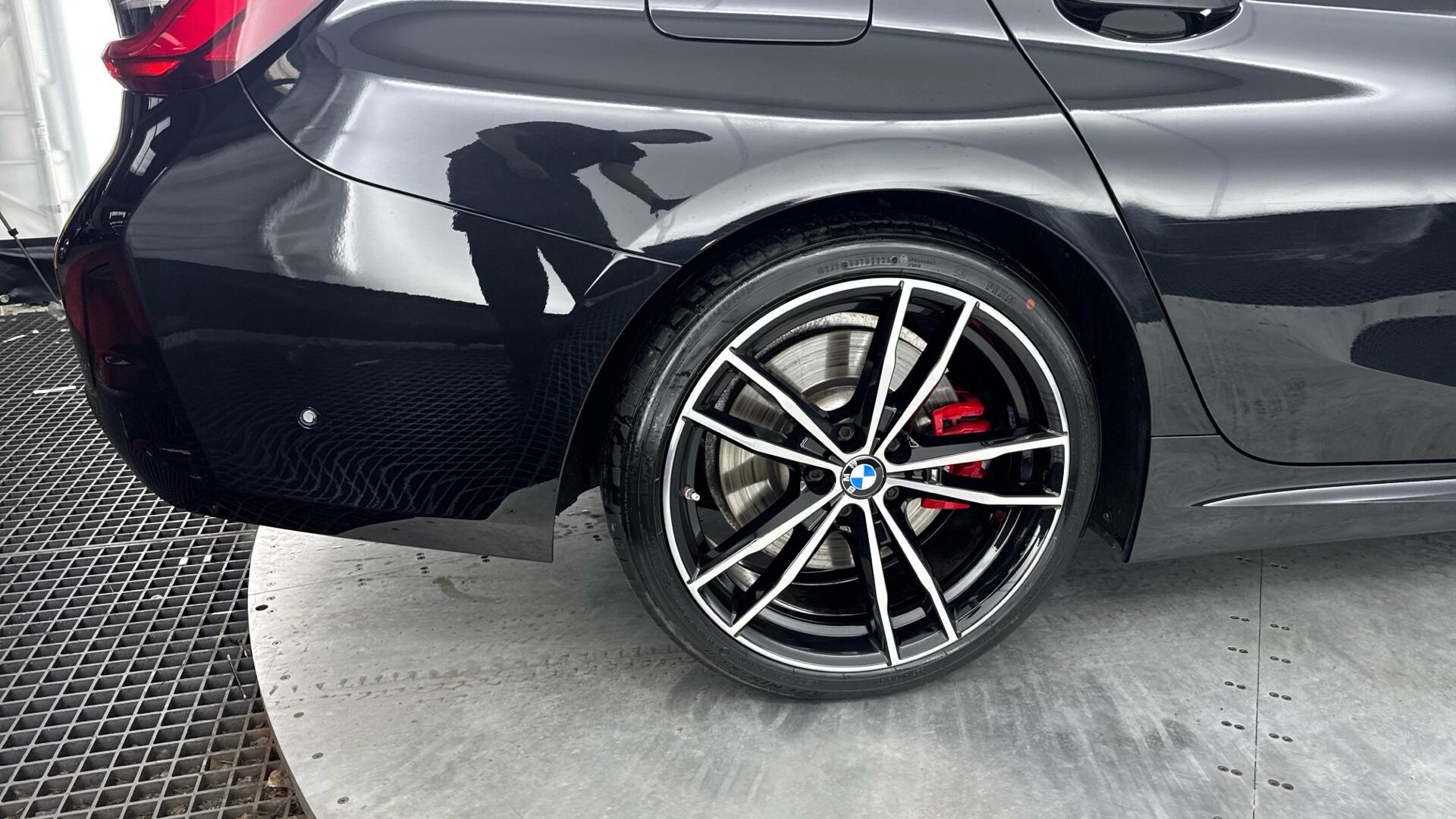 BMW 3 Series view 20