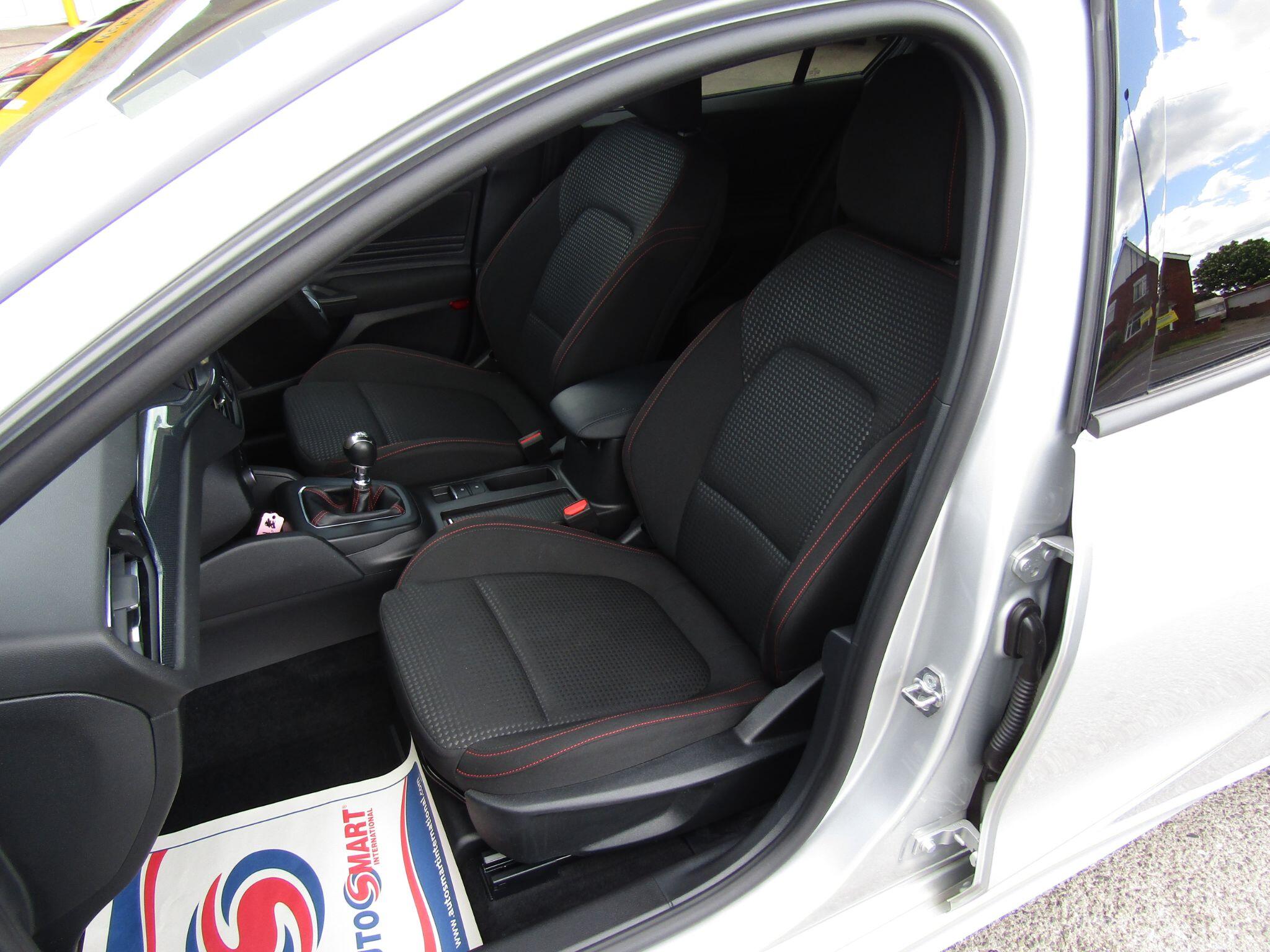 Ford Focus view 26