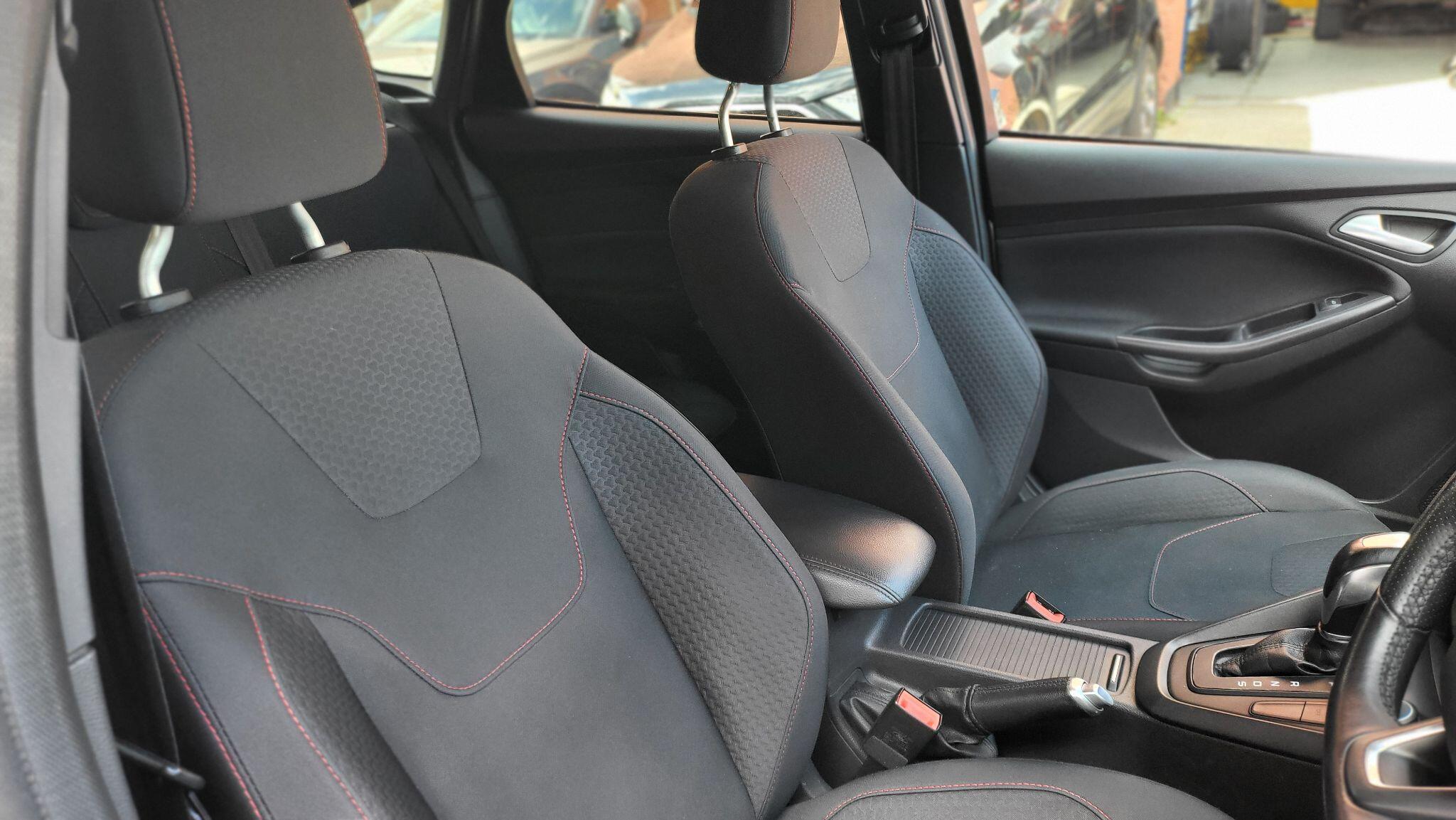 Ford Focus view 15