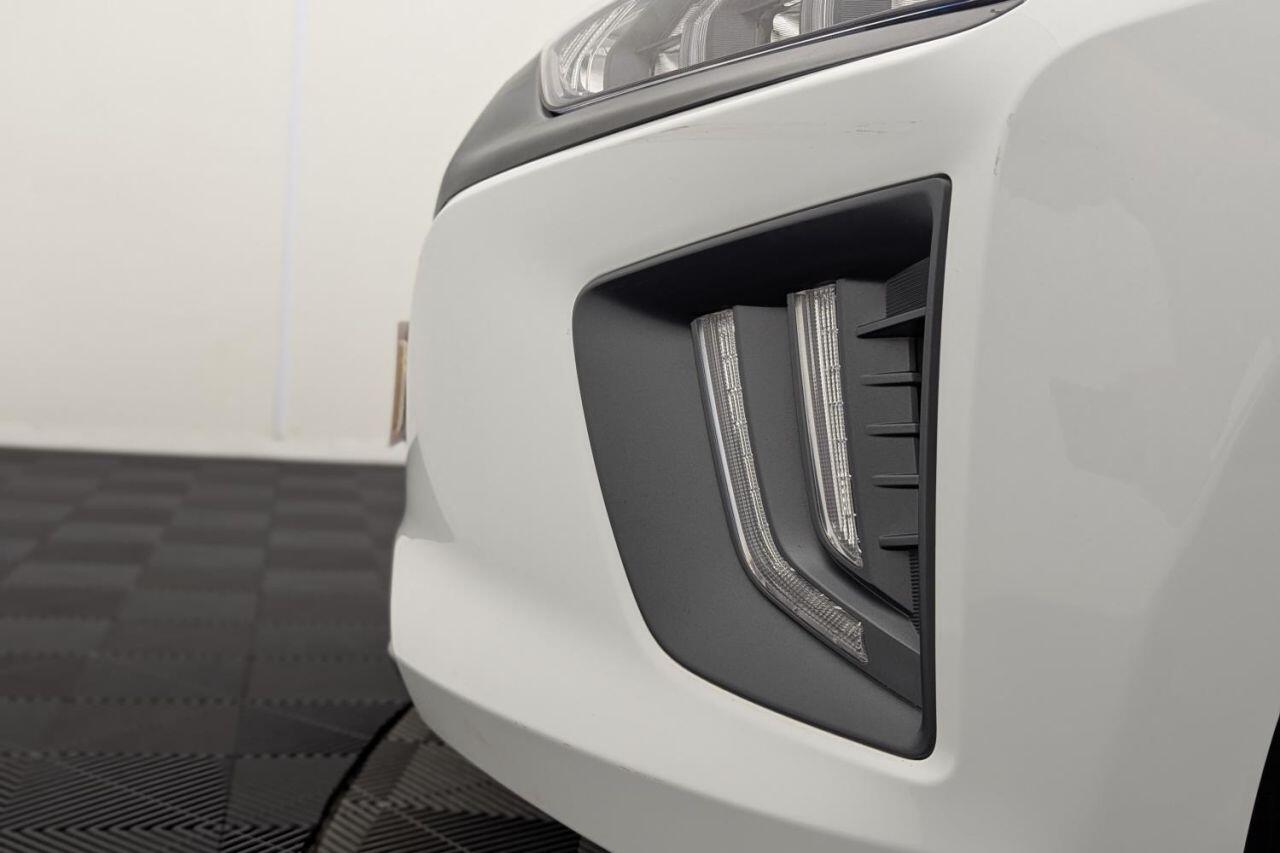 Hyundai Ioniq view 49