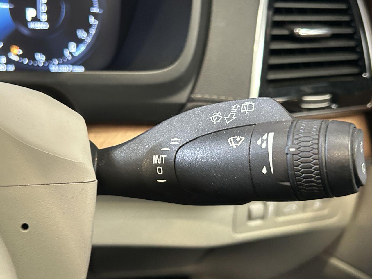 Volvo XC90 view 39