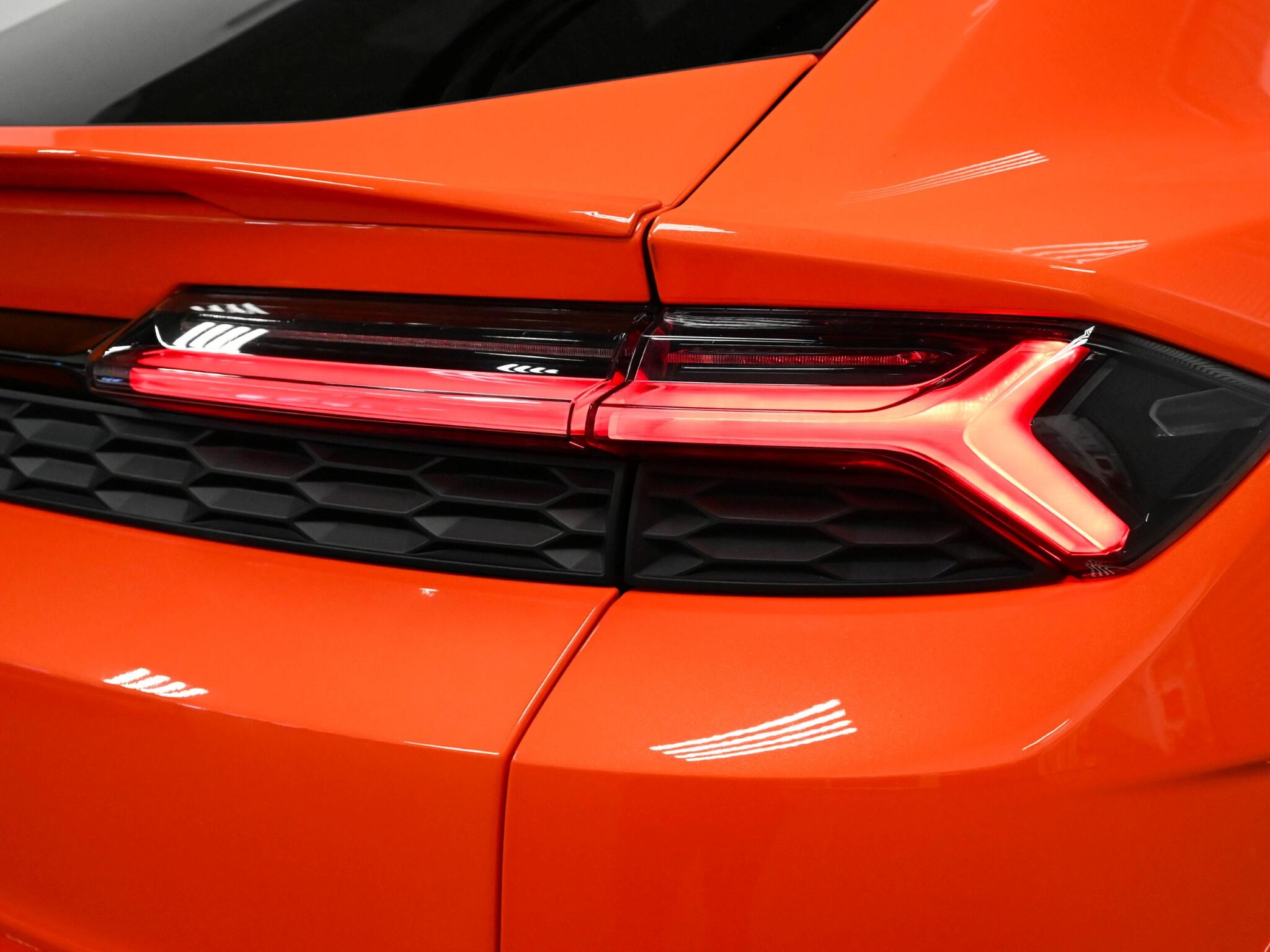 Lamborghini Urus view 38