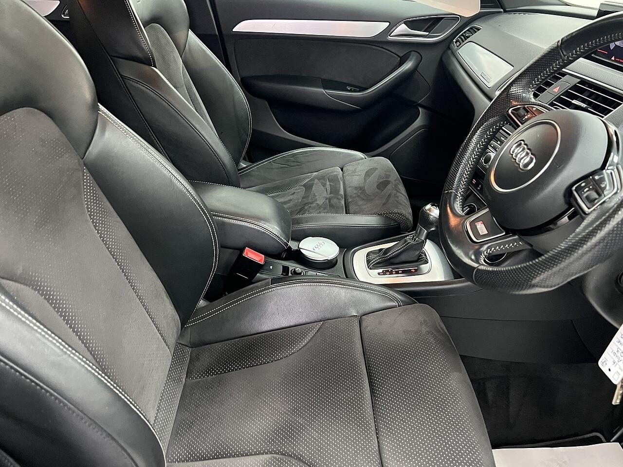Audi Q3 view 8