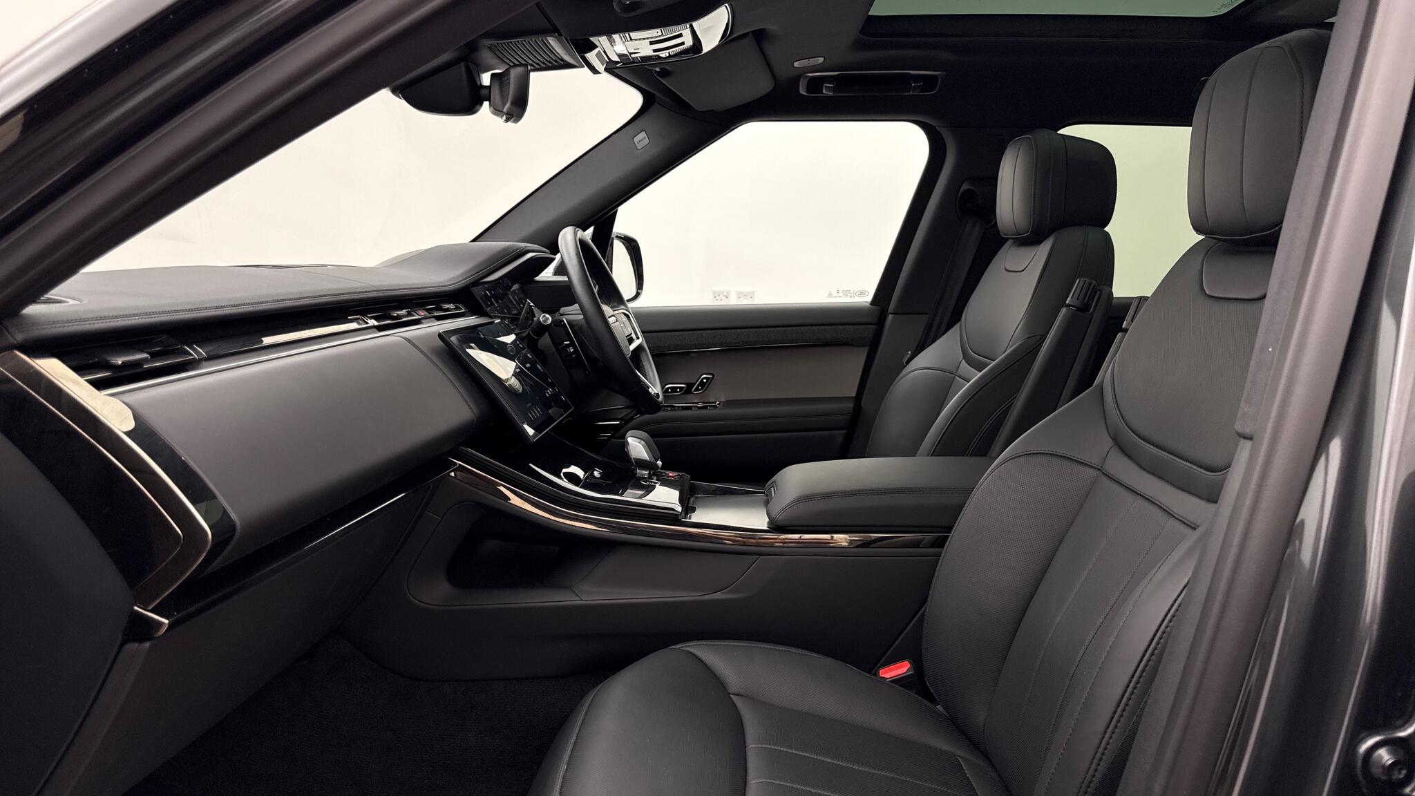 Land Rover Range Rover Sport view 3