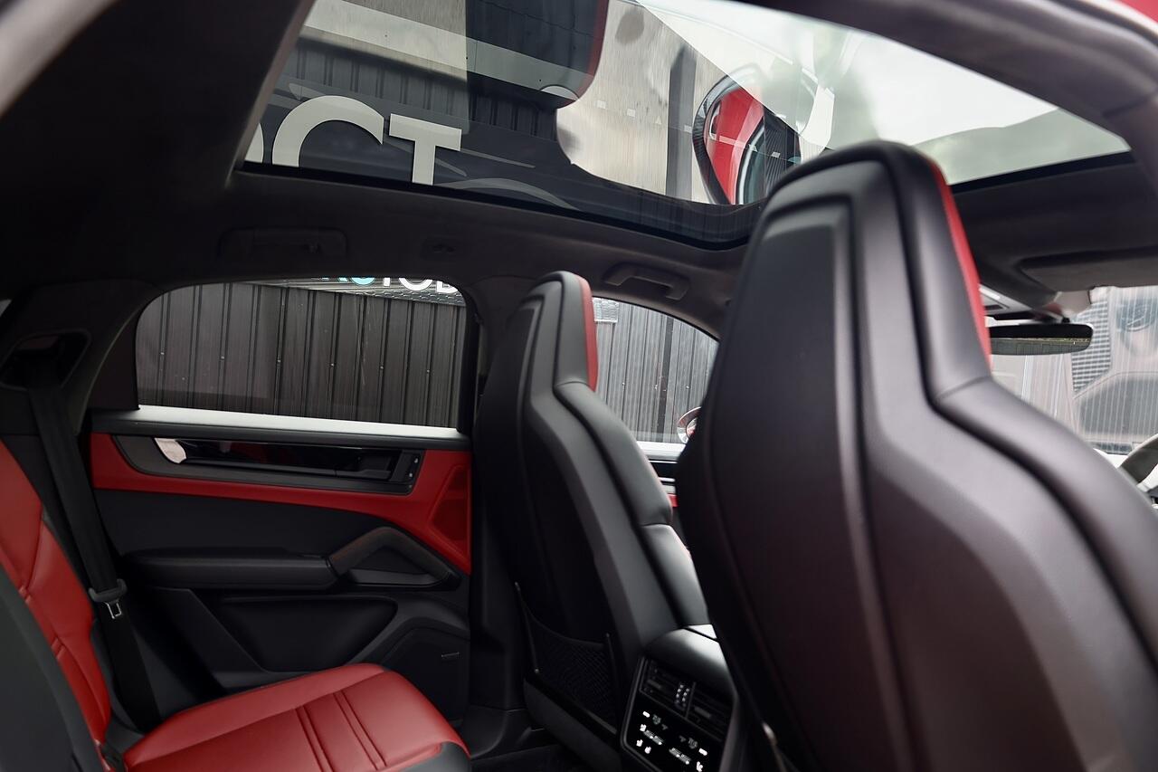 Porsche Cayenne view 15