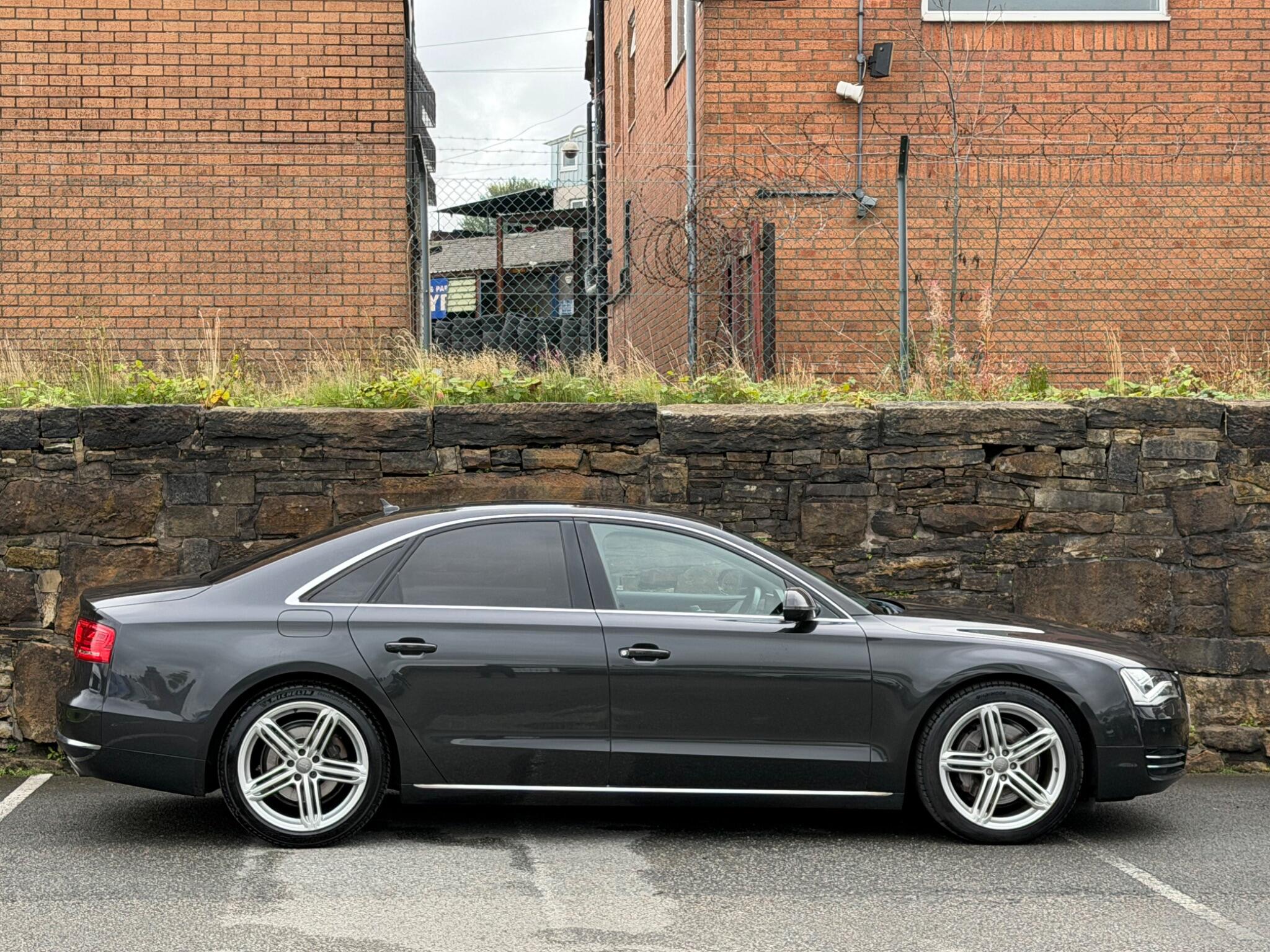 Audi A8 view 8