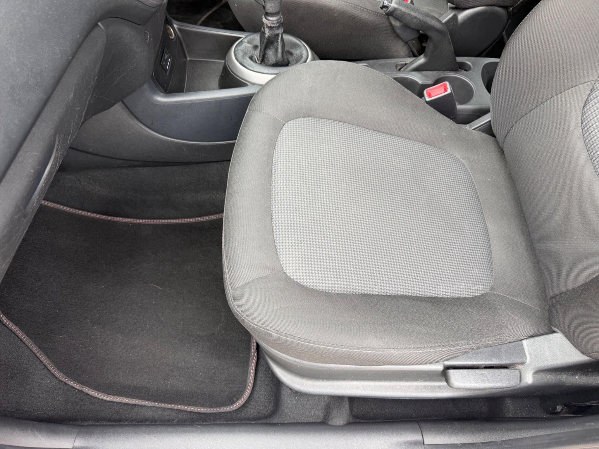 Hyundai i20 view 18
