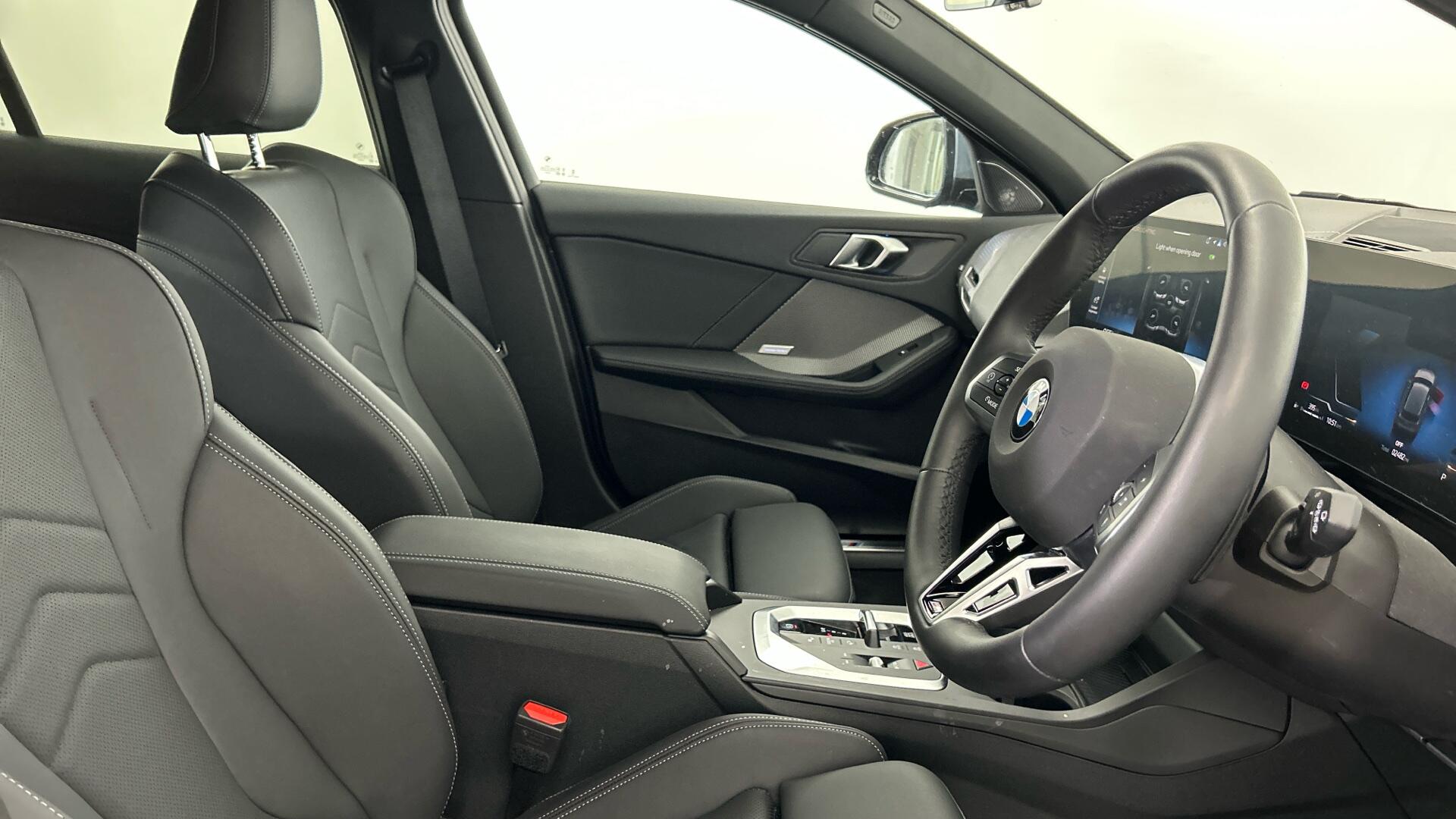 BMW 1 Series view 11