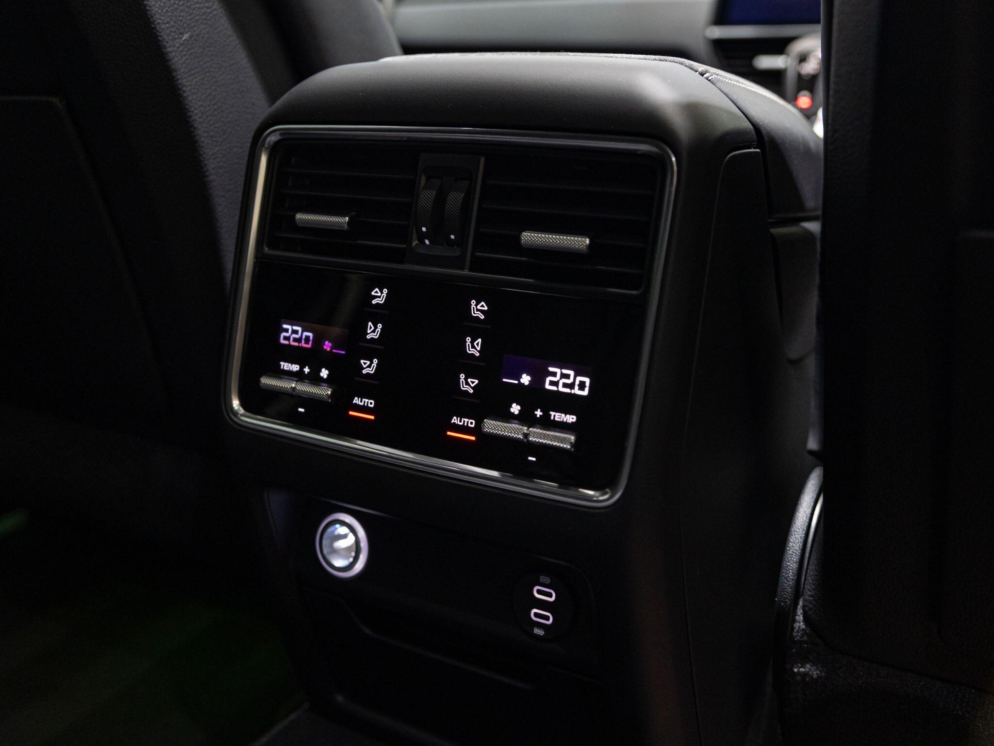 Porsche Cayenne view 30