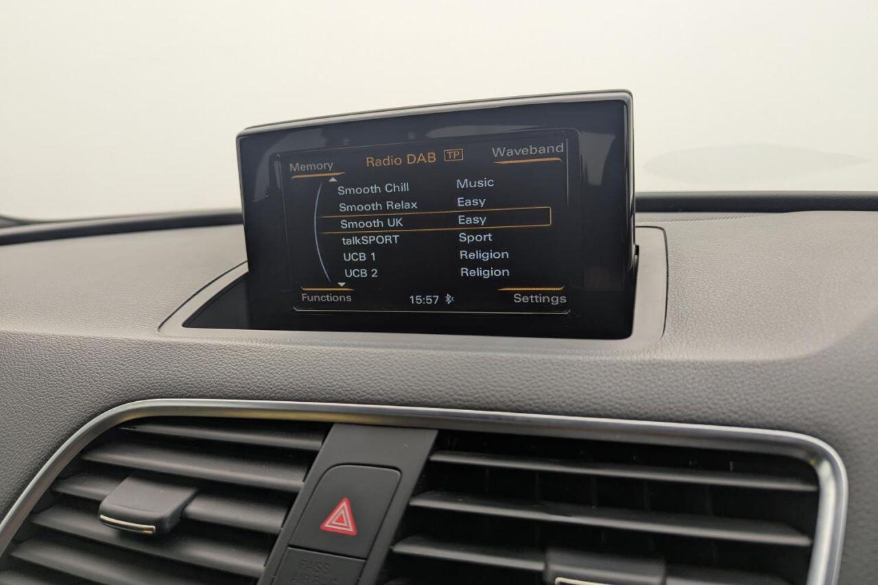 Audi Q3 view 13