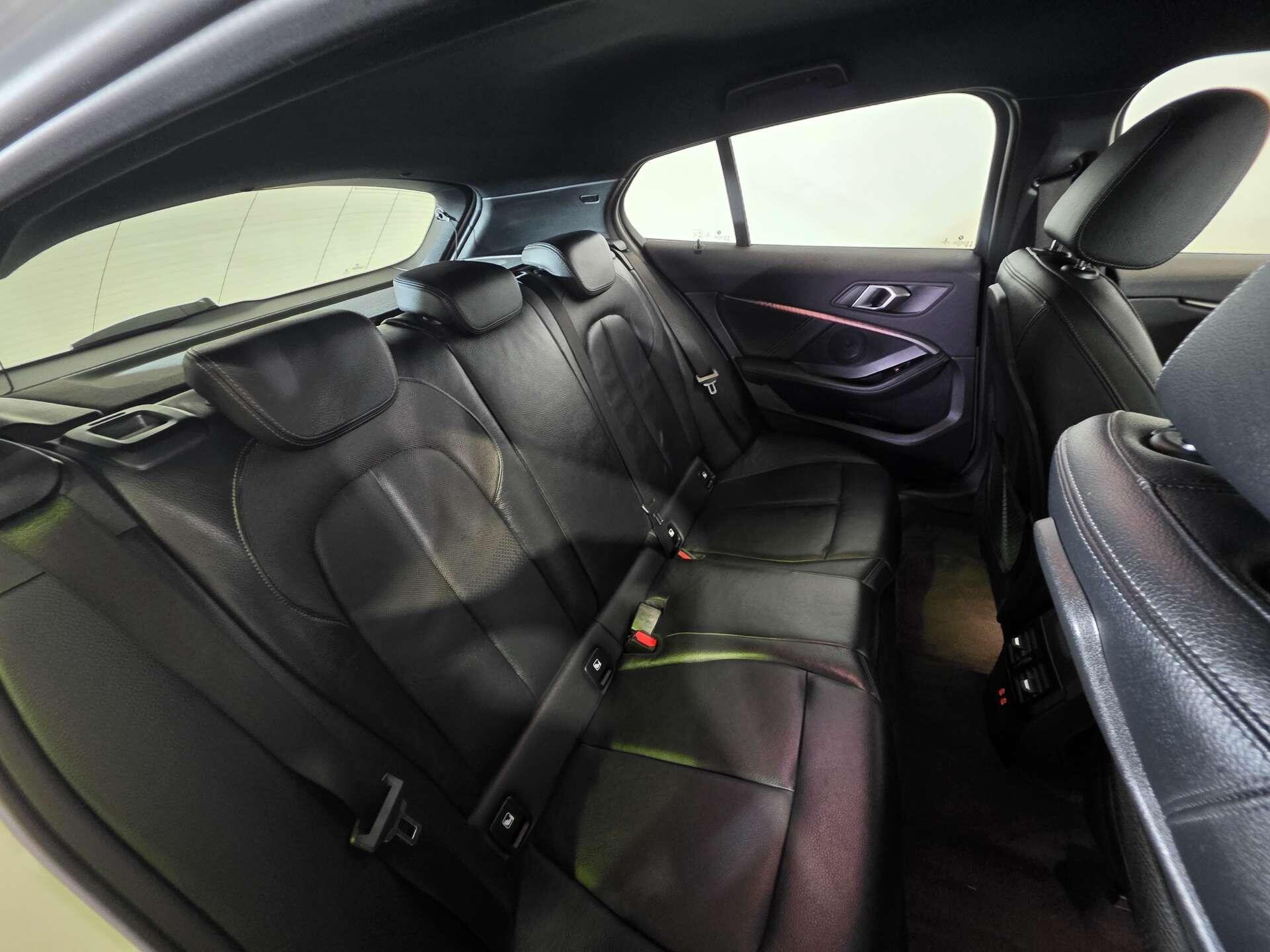 BMW 1 Series view 40
