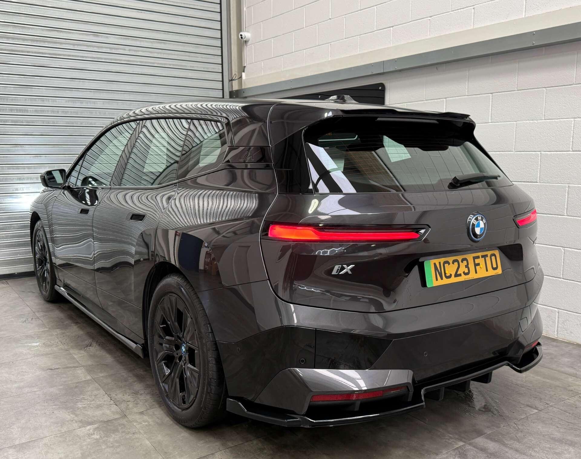 BMW Ix view 6