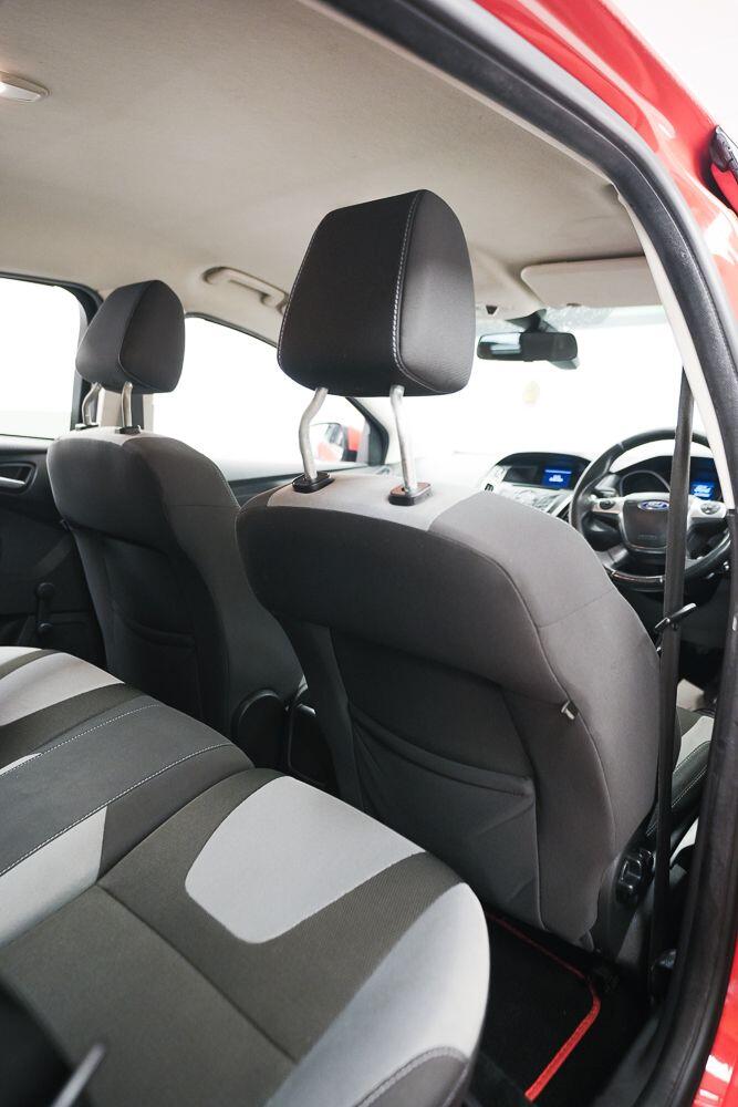Ford Focus view 17