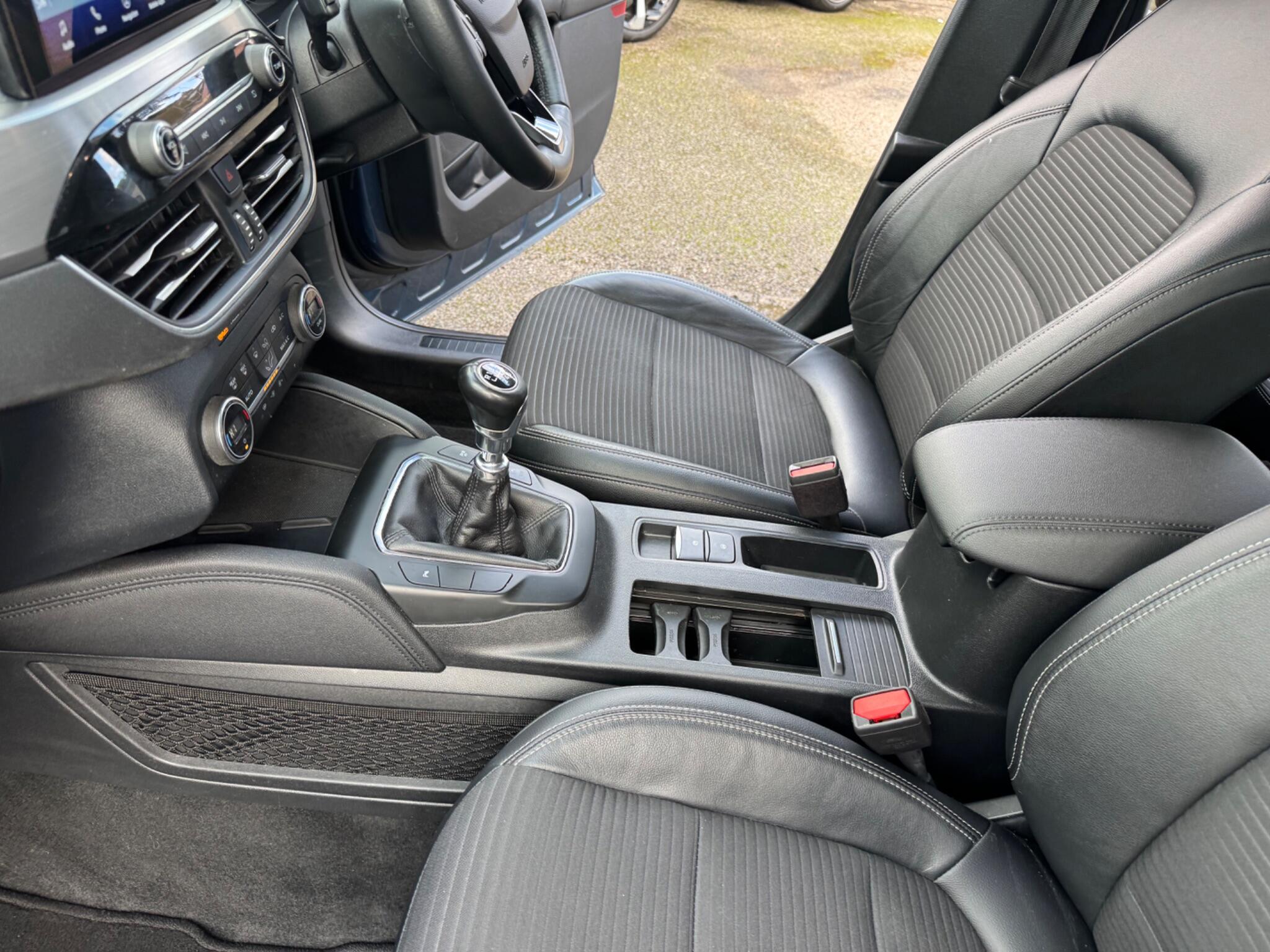 Ford Kuga view 45