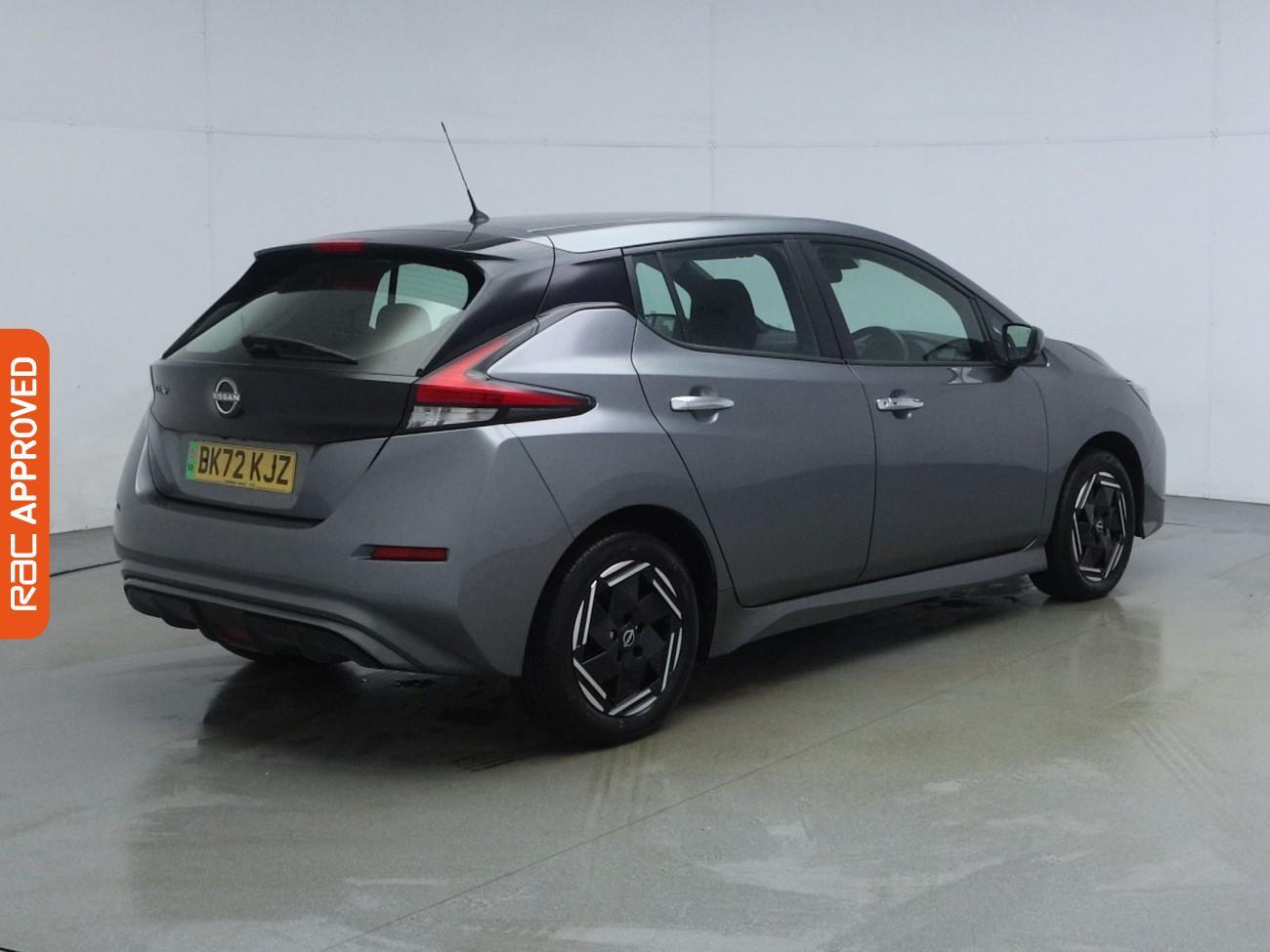 Nissan Leaf view 32
