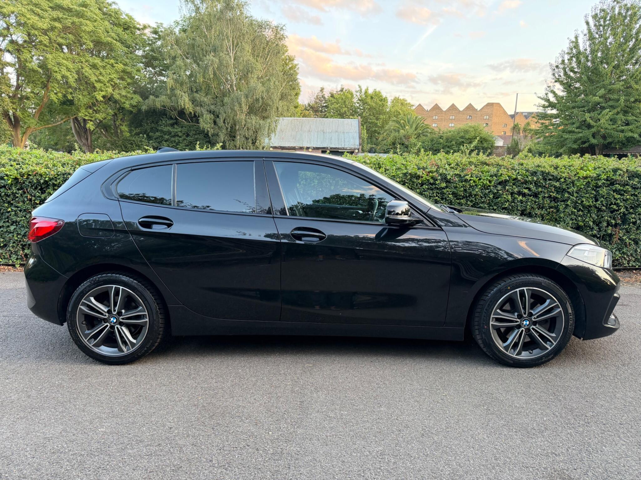 BMW 1 Series view 9