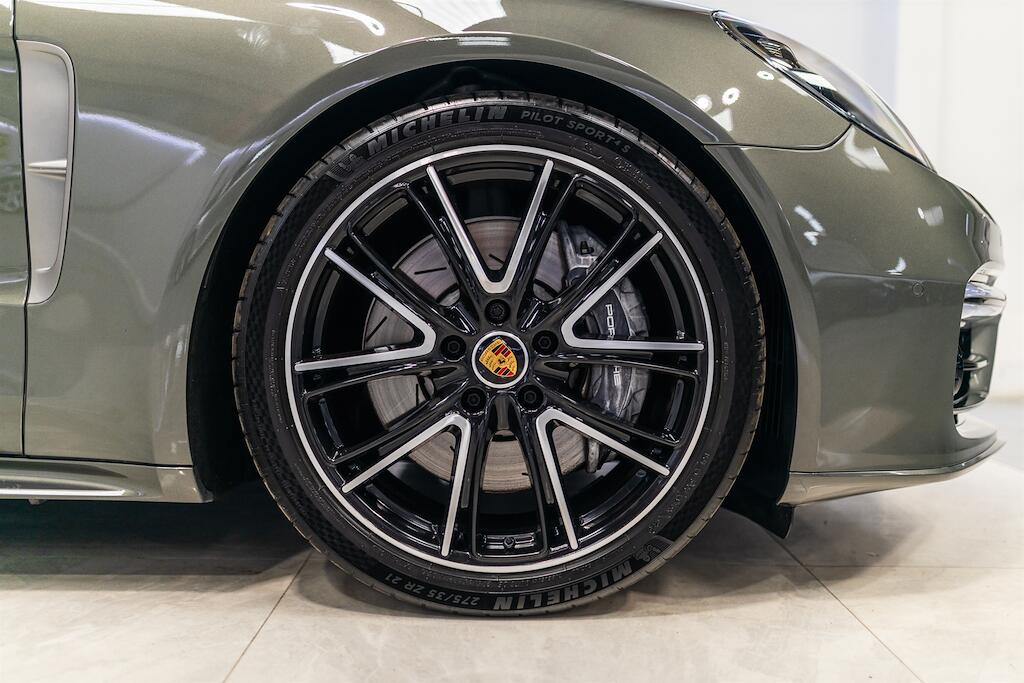 Porsche Panamera view 10