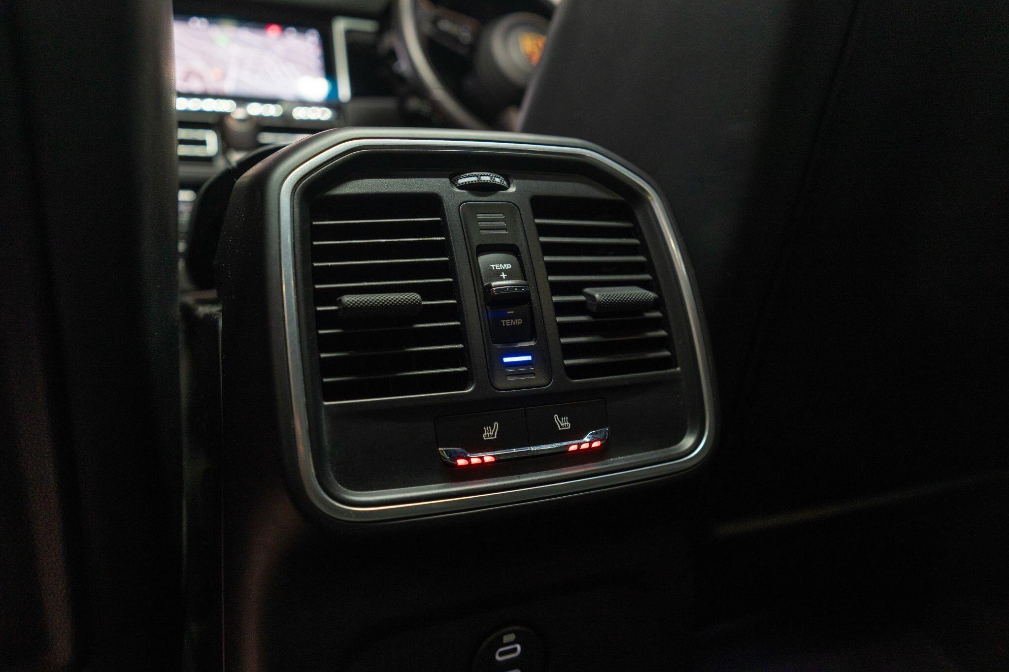 Porsche Macan view 43