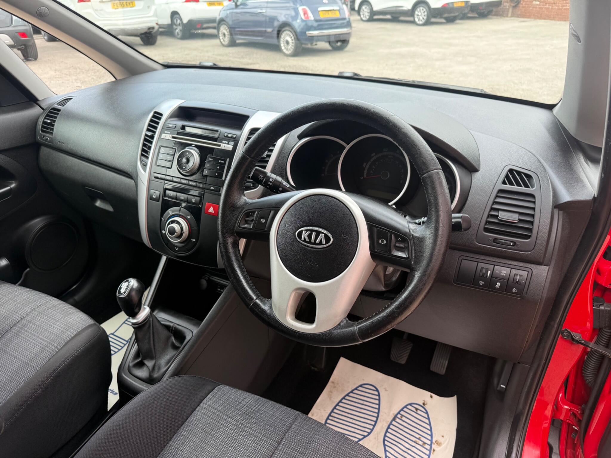 Kia Venga view 10