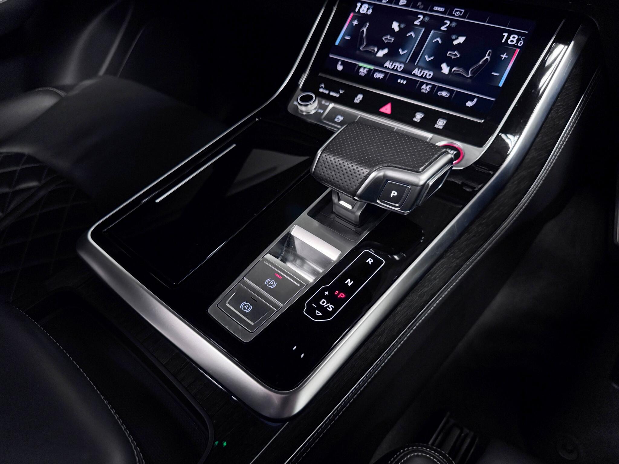 Audi SQ8 view 39