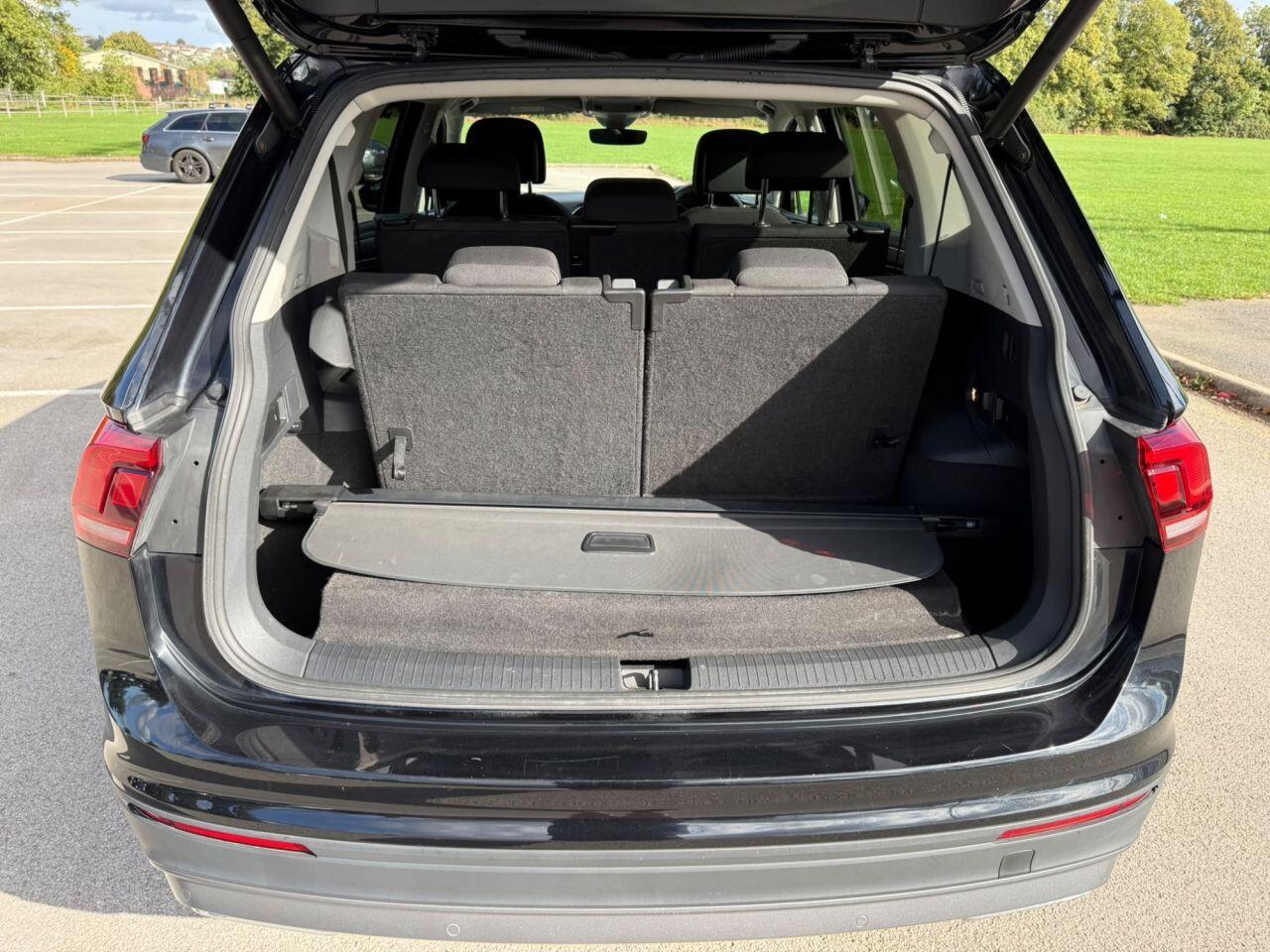 Volkswagen Tiguan Allspace view 32