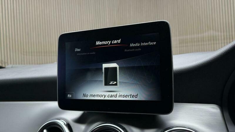 Mercedes-Benz GLA view 22