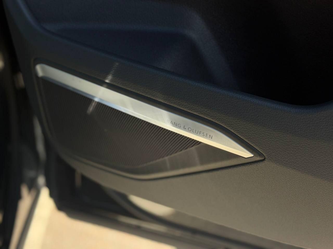 Audi E-Tron view 35