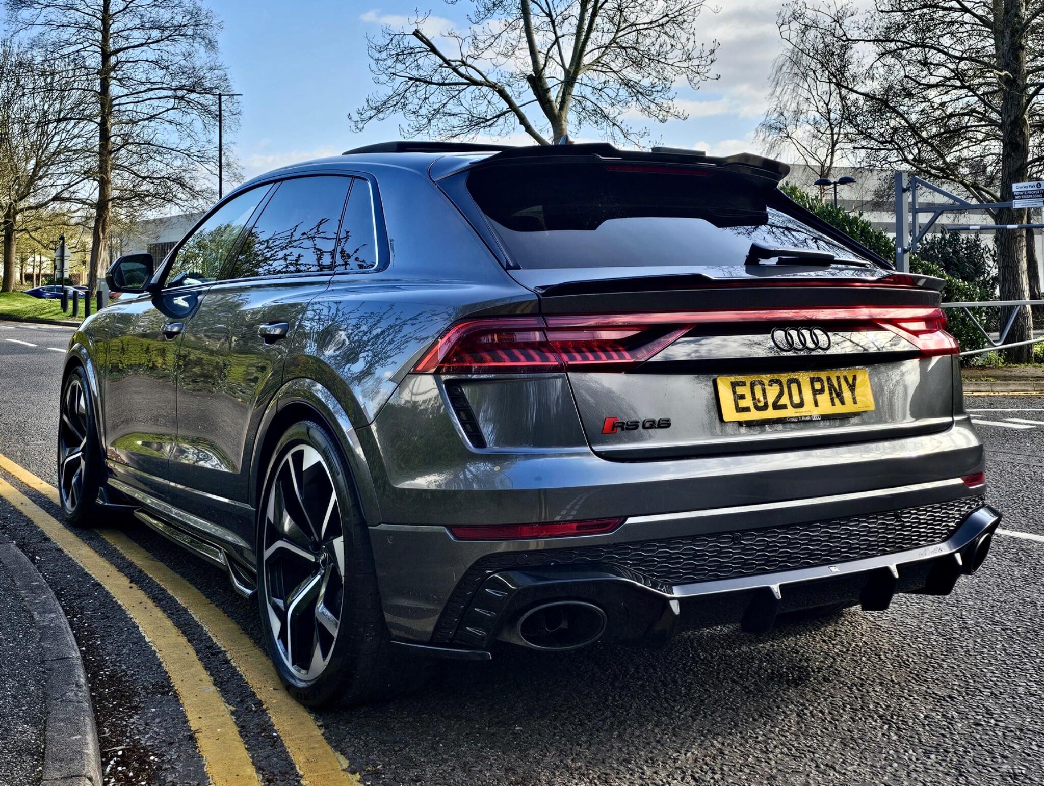 Audi RS Q8 view 7