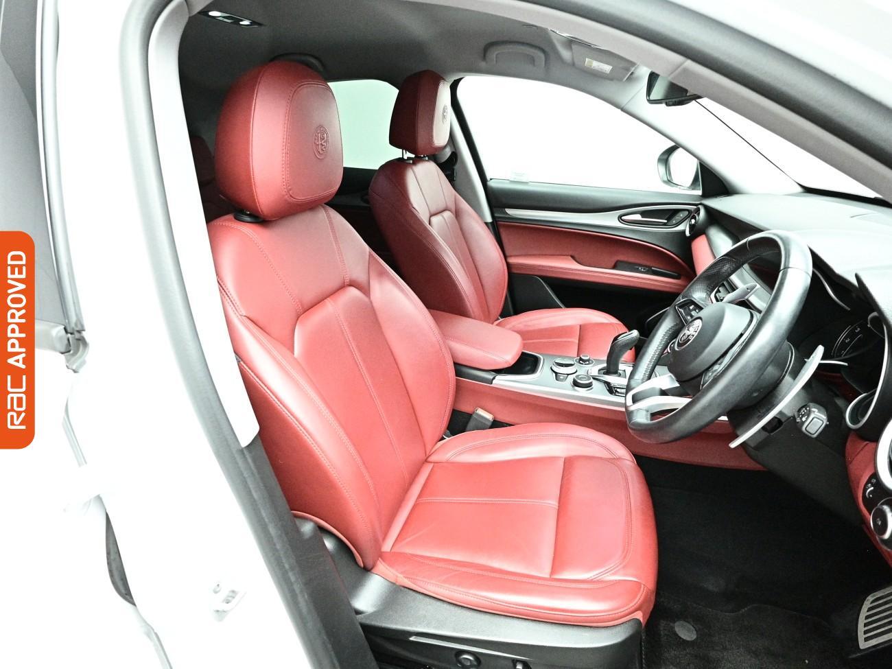 Alfa Romeo Stelvio view 11