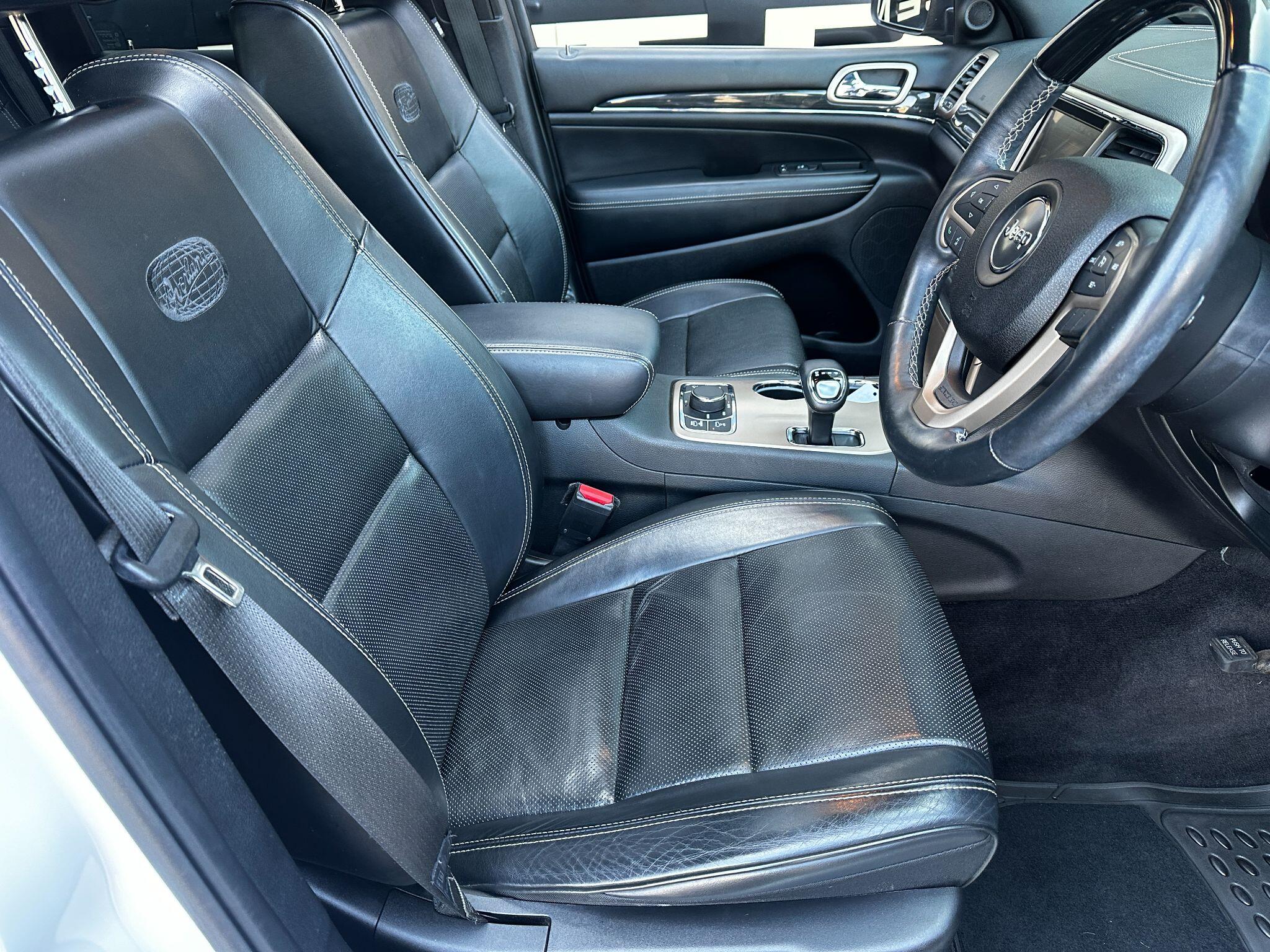 Jeep Grand Cherokee view 5