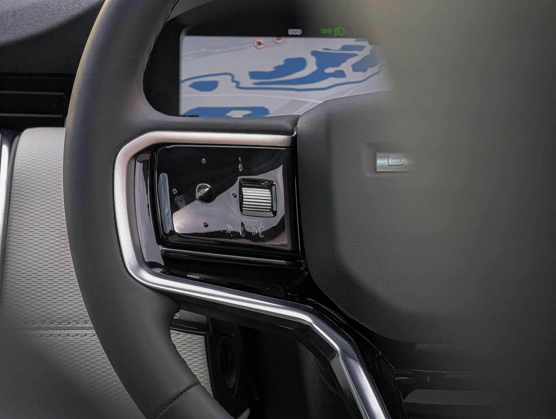 Land Rover Discovery Sport view 34