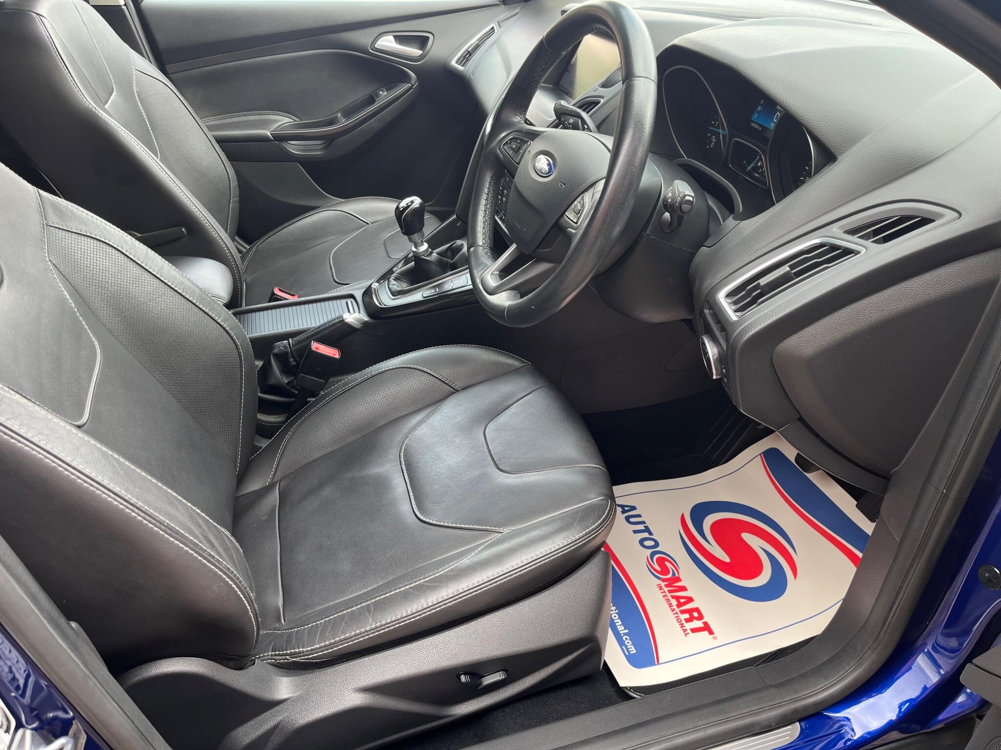 Ford Focus view 29