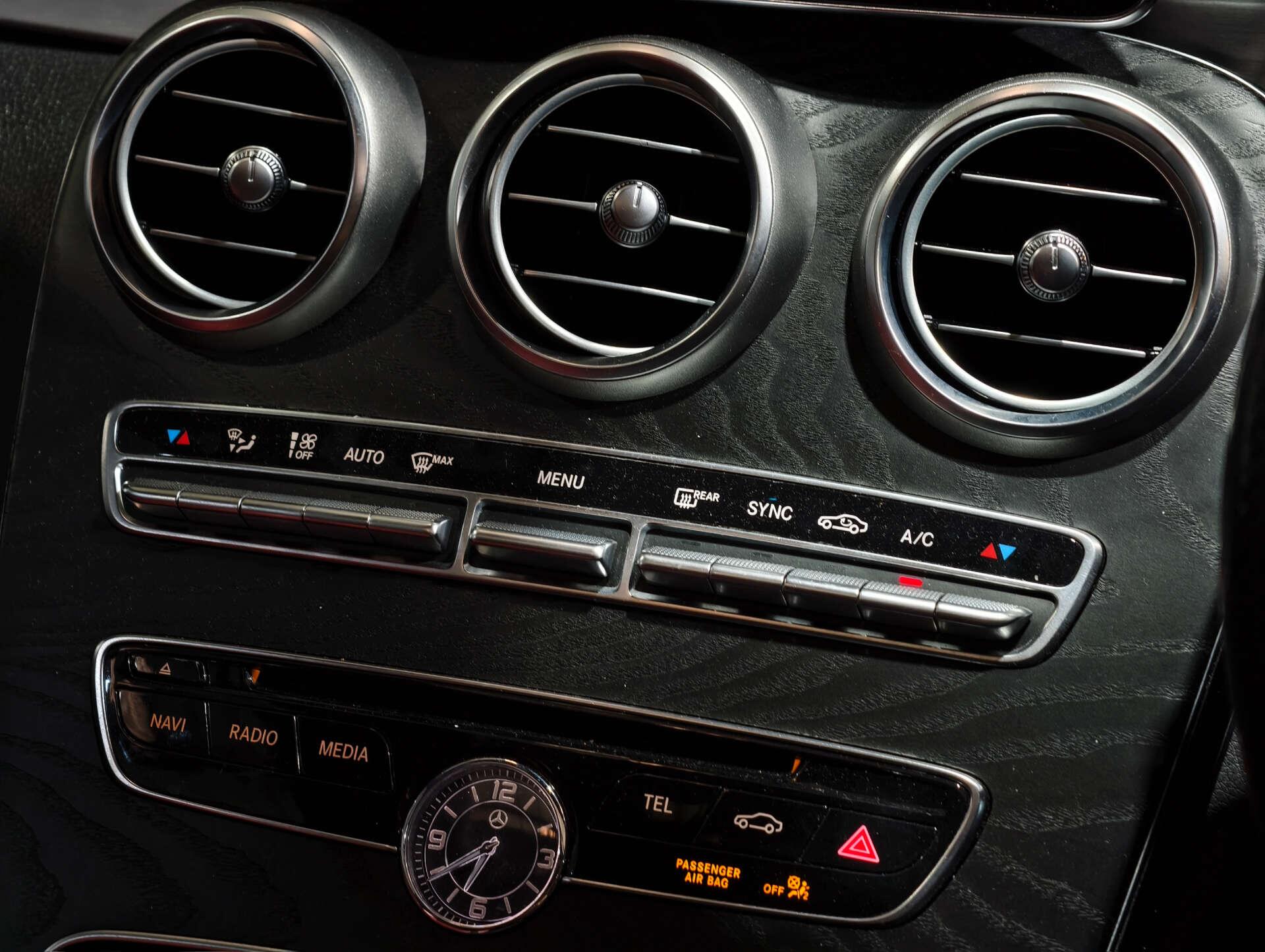 Mercedes-Benz C Class view 28