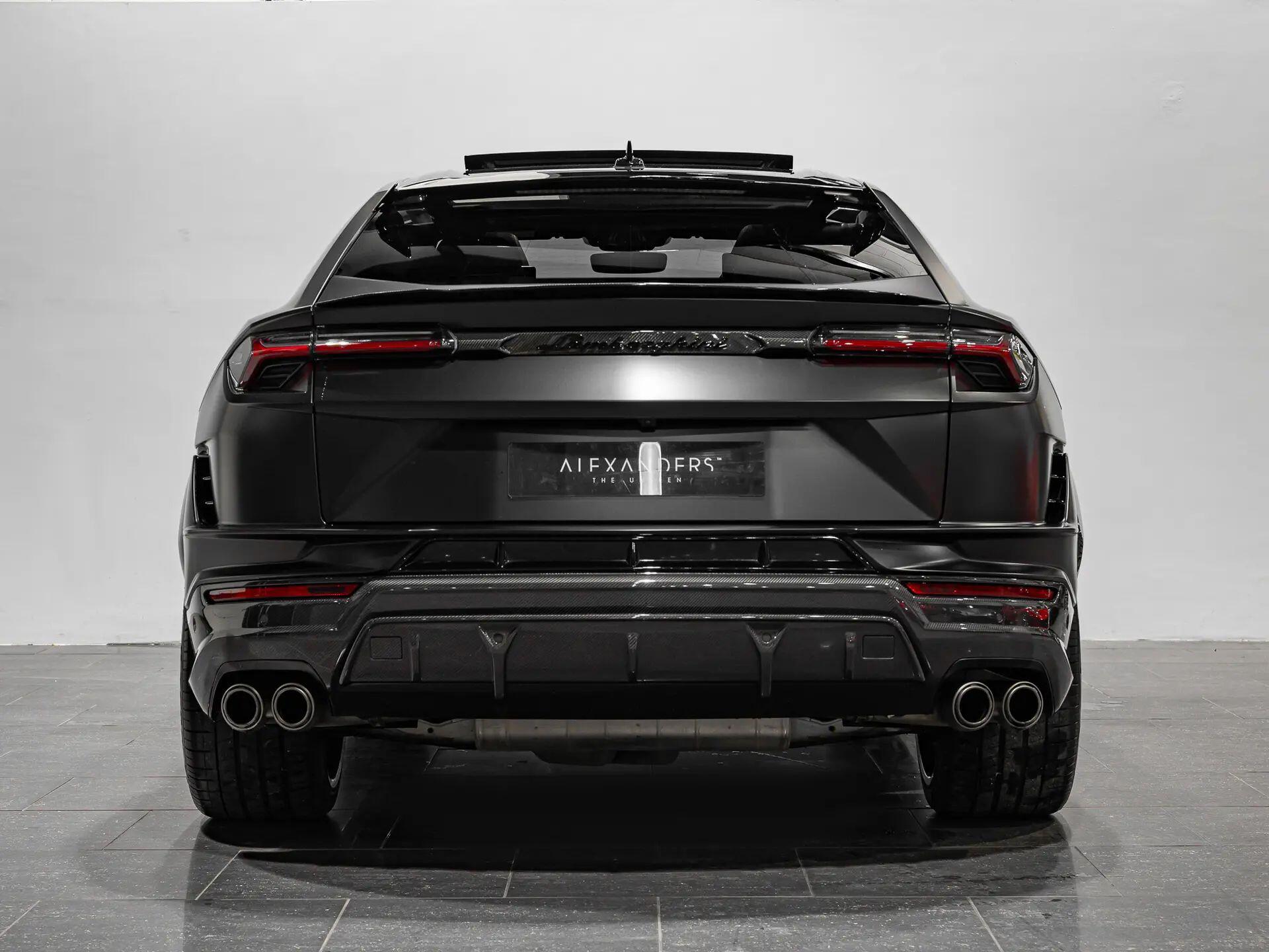 Lamborghini Urus view 10