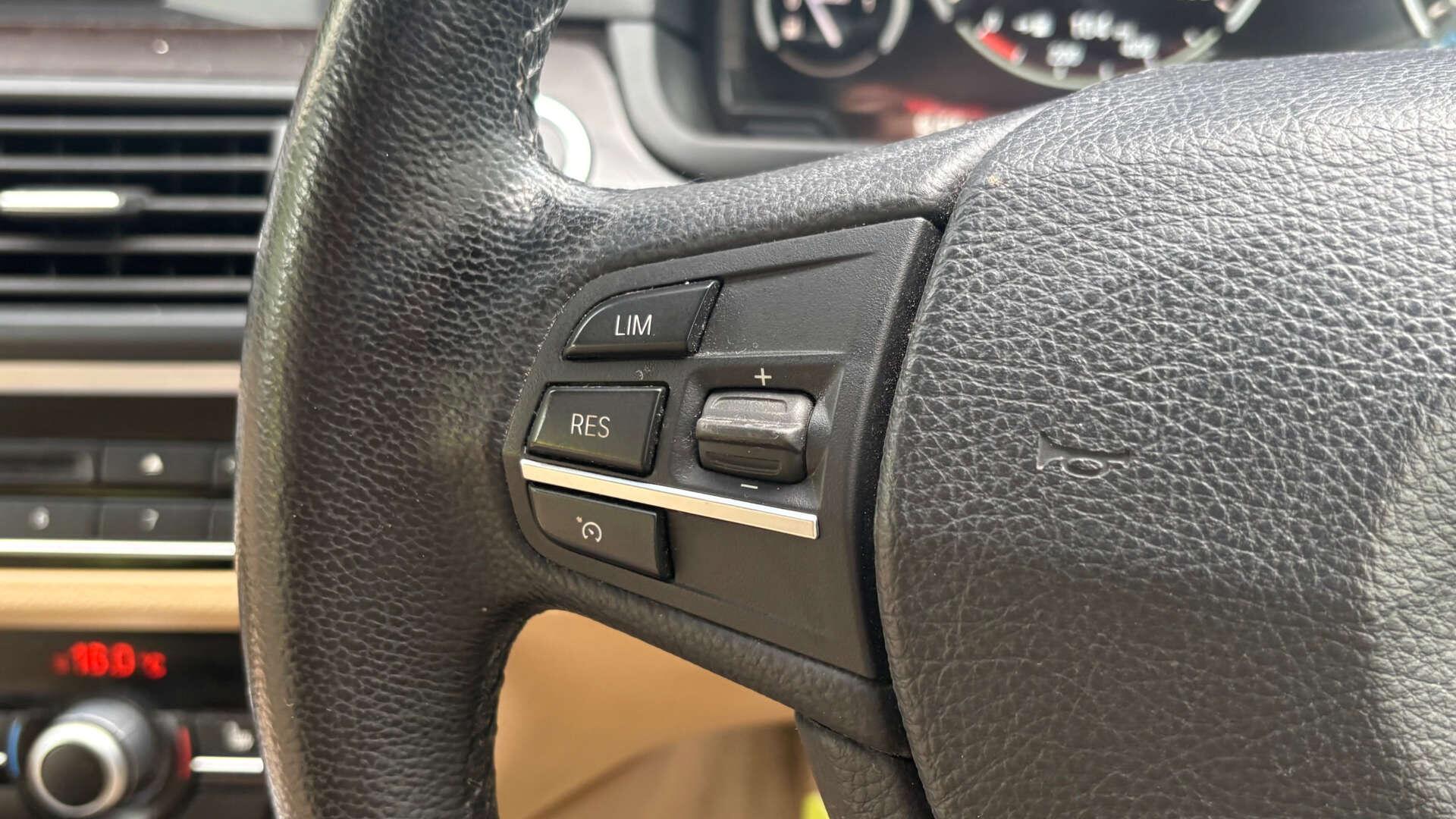 BMW 5 Series view 17
