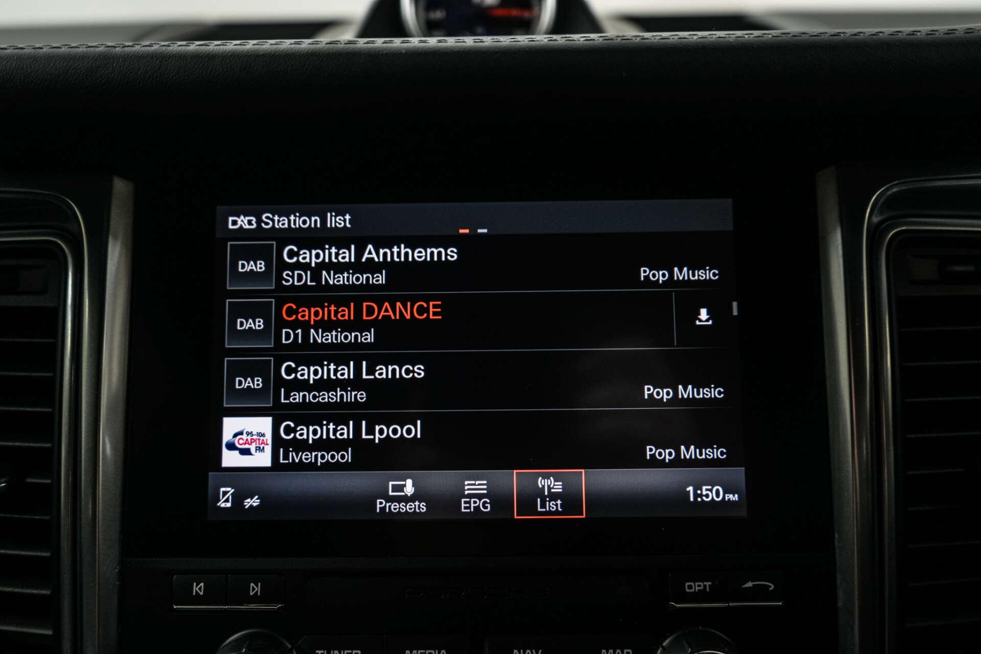 Porsche Macan view 33