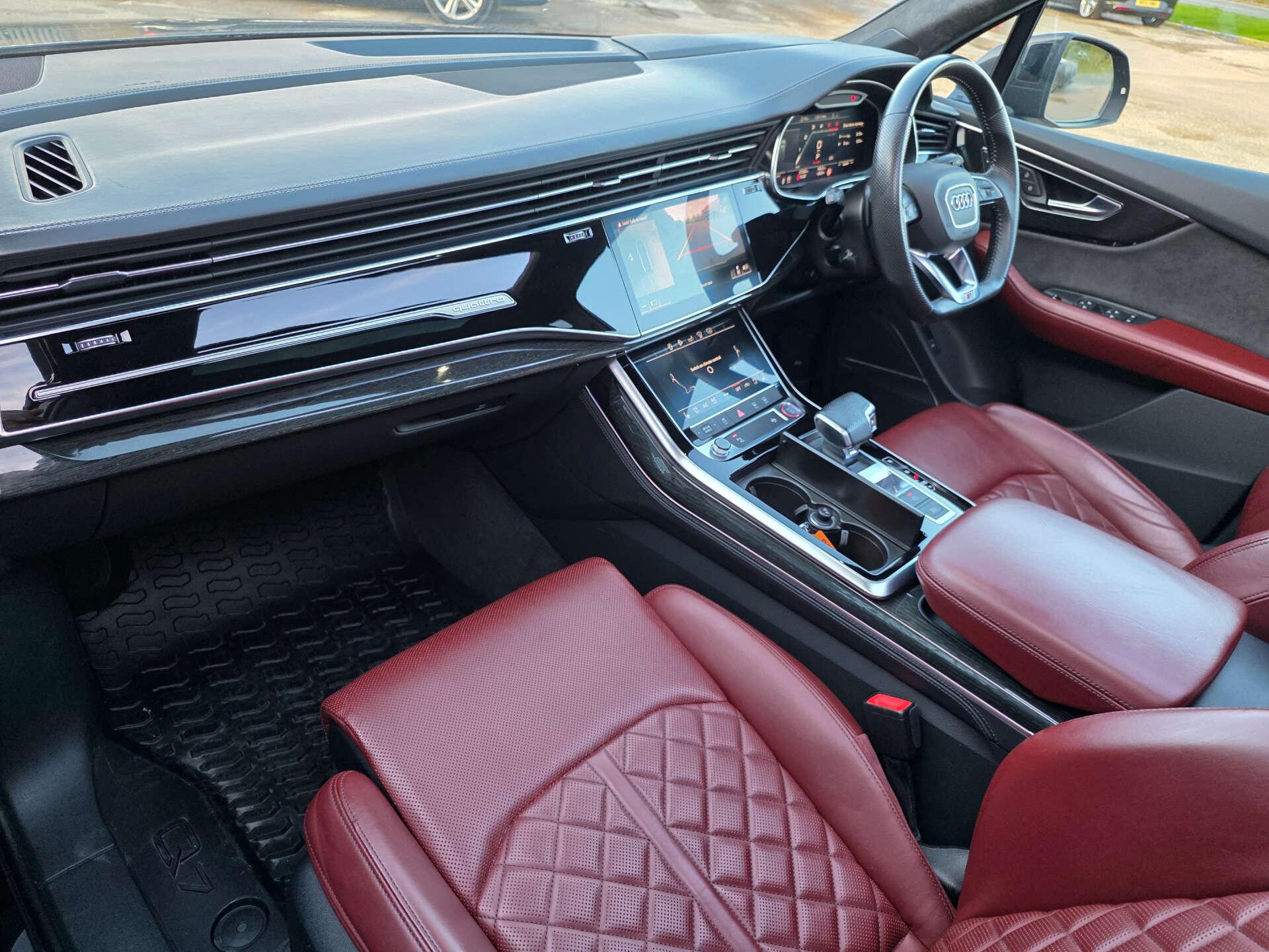 Audi SQ7 view 27