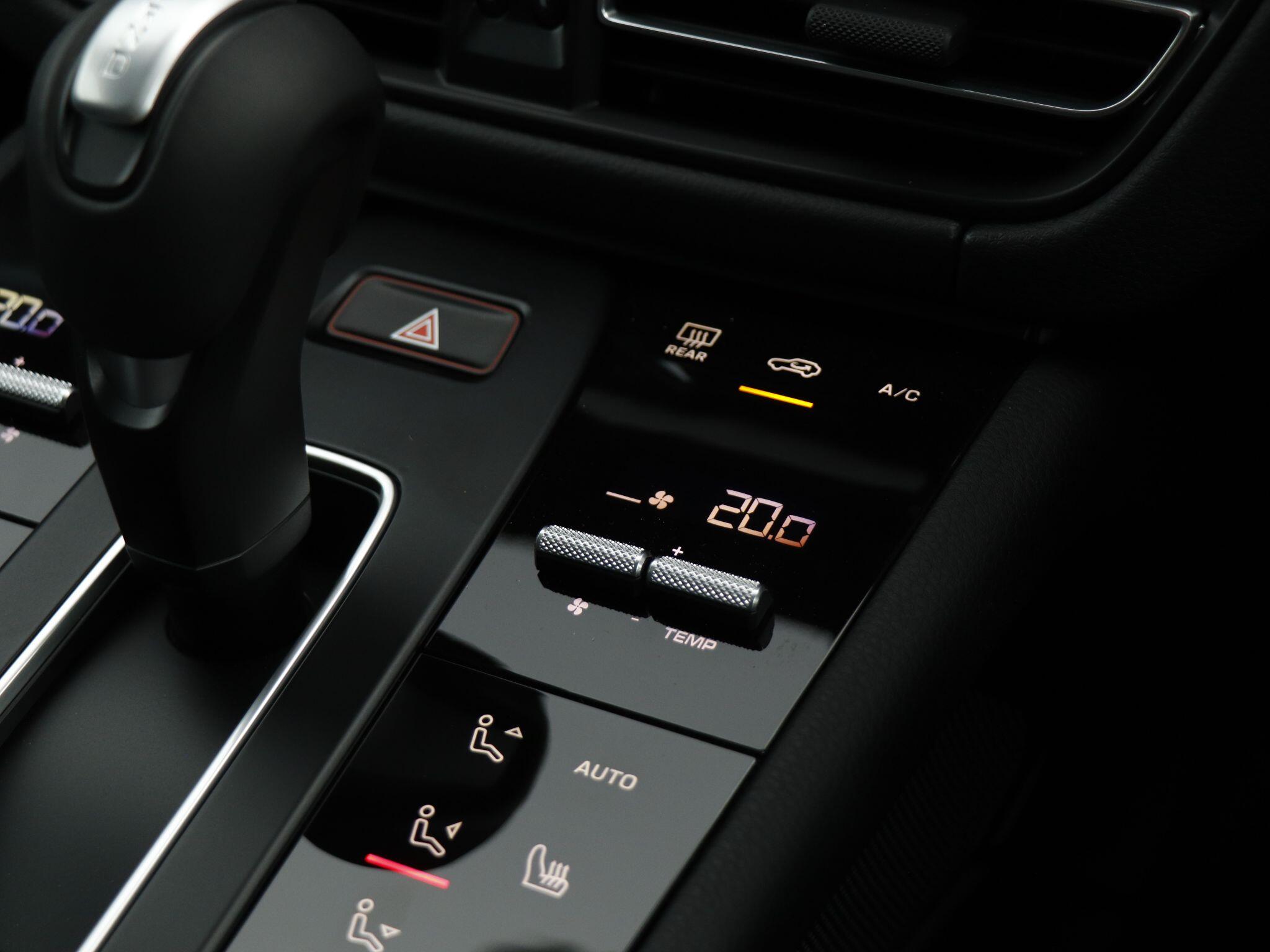 Porsche Macan view 18