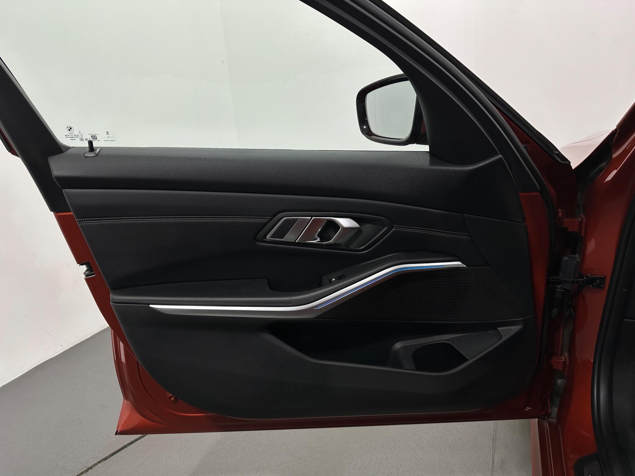 BMW 3 Series view 38